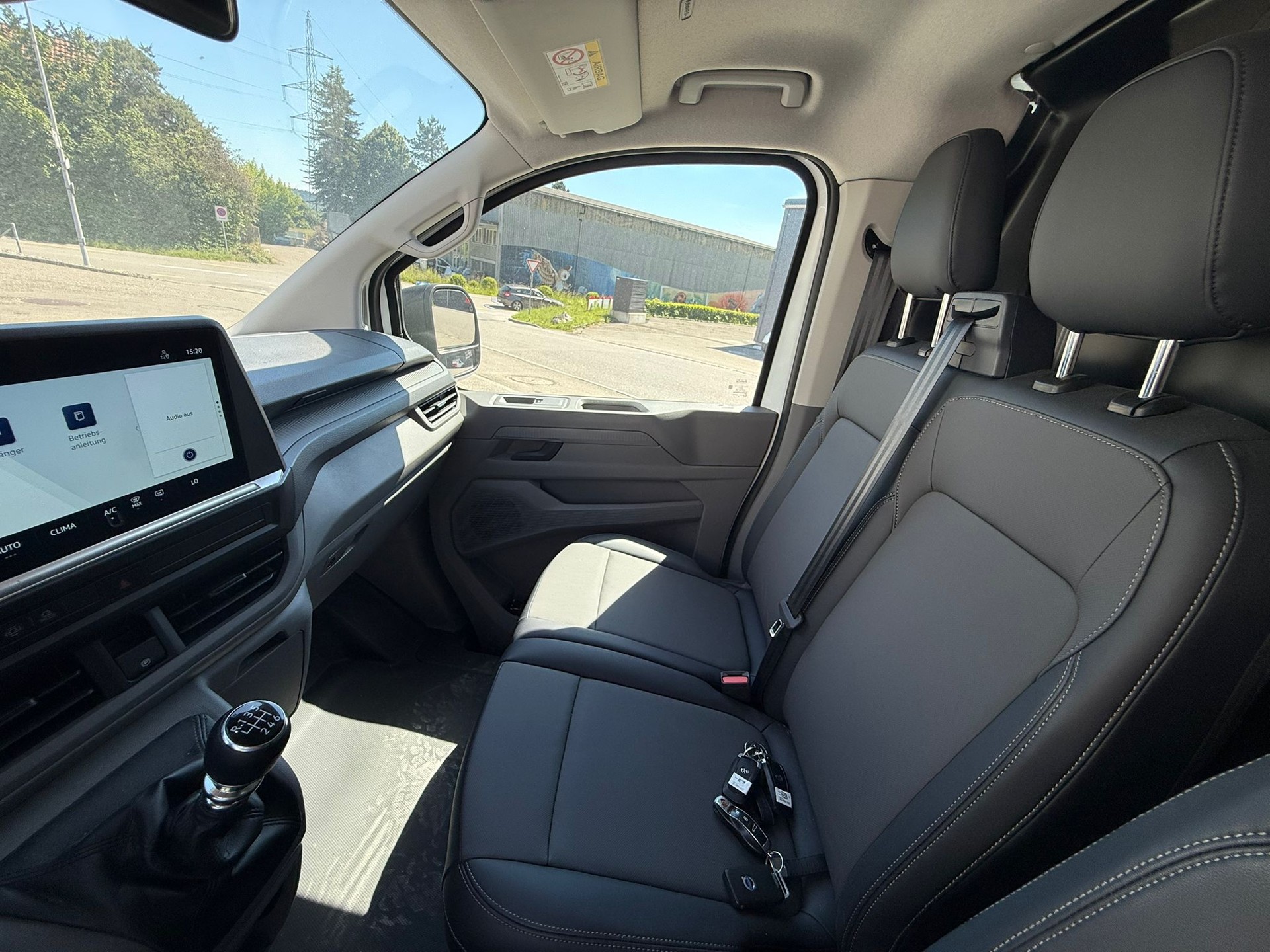 VW Transporter 2.0 TDI Edition Lang-image-7