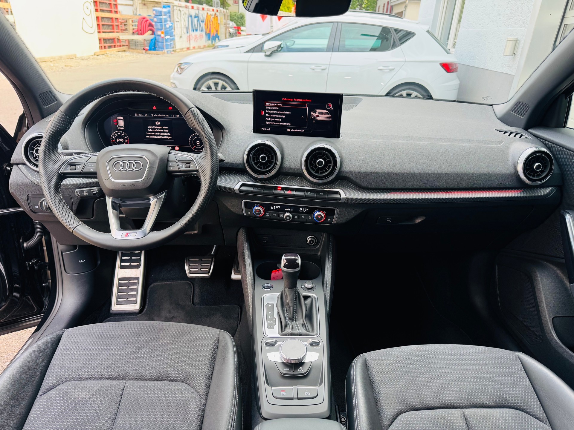 AUDI Q2 35 TFSI S line S-tronic-image-14