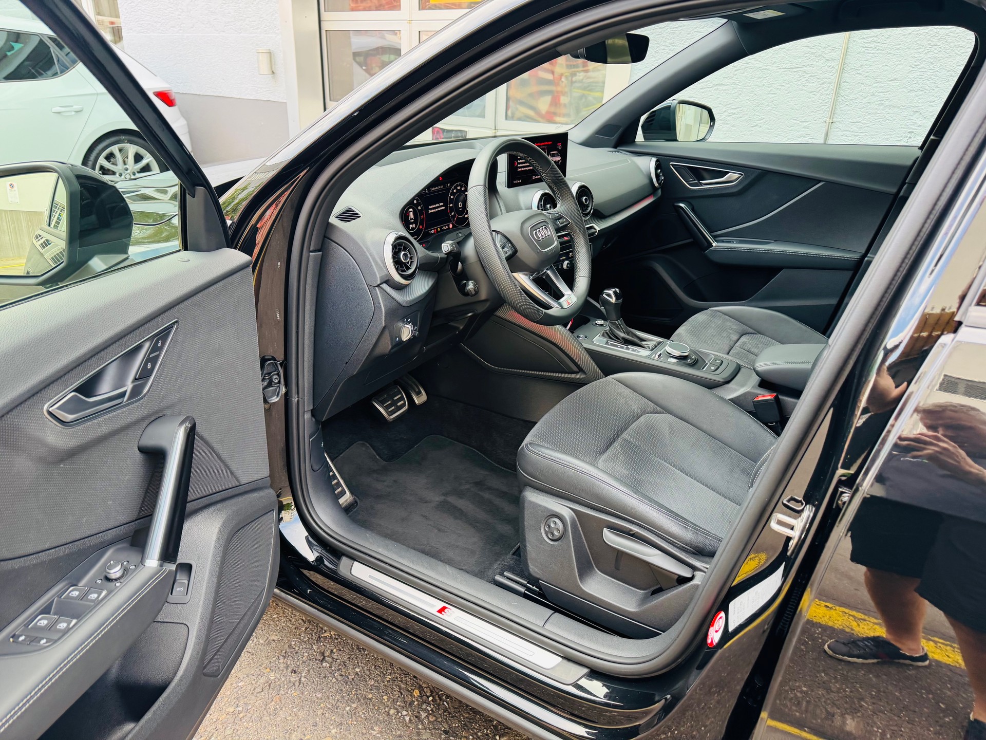 AUDI Q2 35 TFSI S line S-tronic-image-7