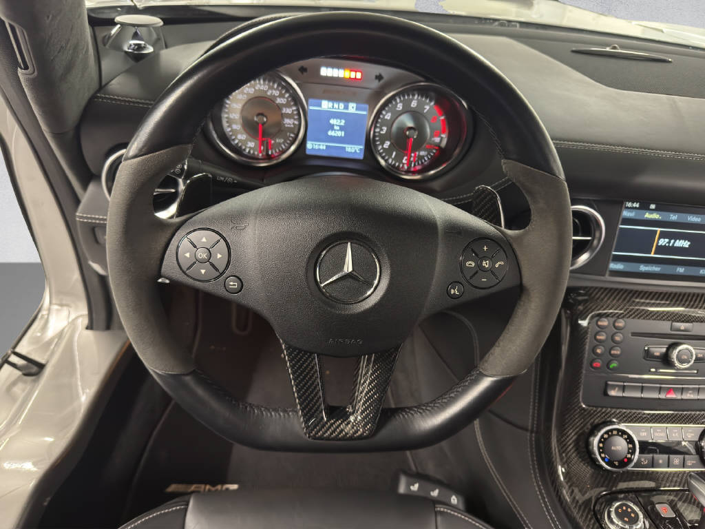 MERCEDES-BENZ SLS AMG Coupé-image-11