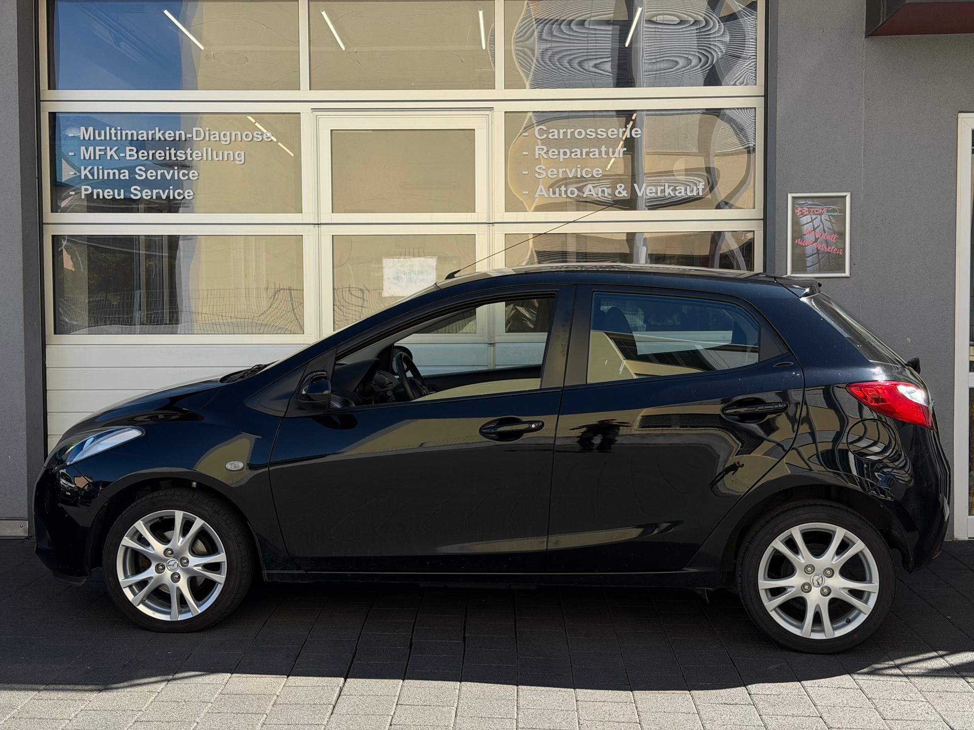 MAZDA 2 1.3i 16V Exclusive*Frisch ab MFK& GR. Service*8-Fach Aluräder*Sitzheizung*Sparsam&Zuverlässig*-image-3