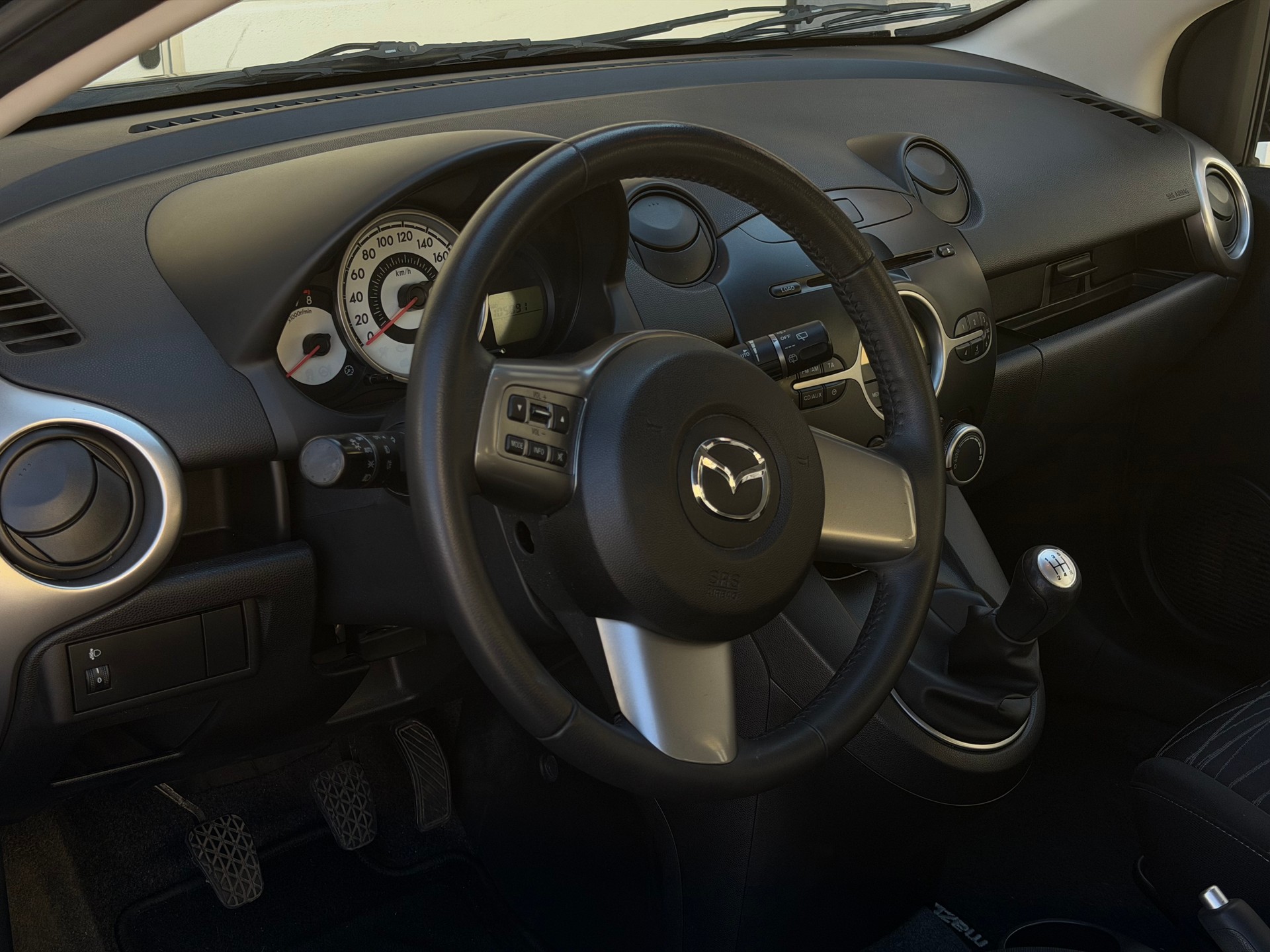 MAZDA 2 1.3i 16V Exclusive*Frisch ab MFK& GR. Service*8-Fach Aluräder*Sitzheizung*Sparsam&Zuverlässig*-image-9