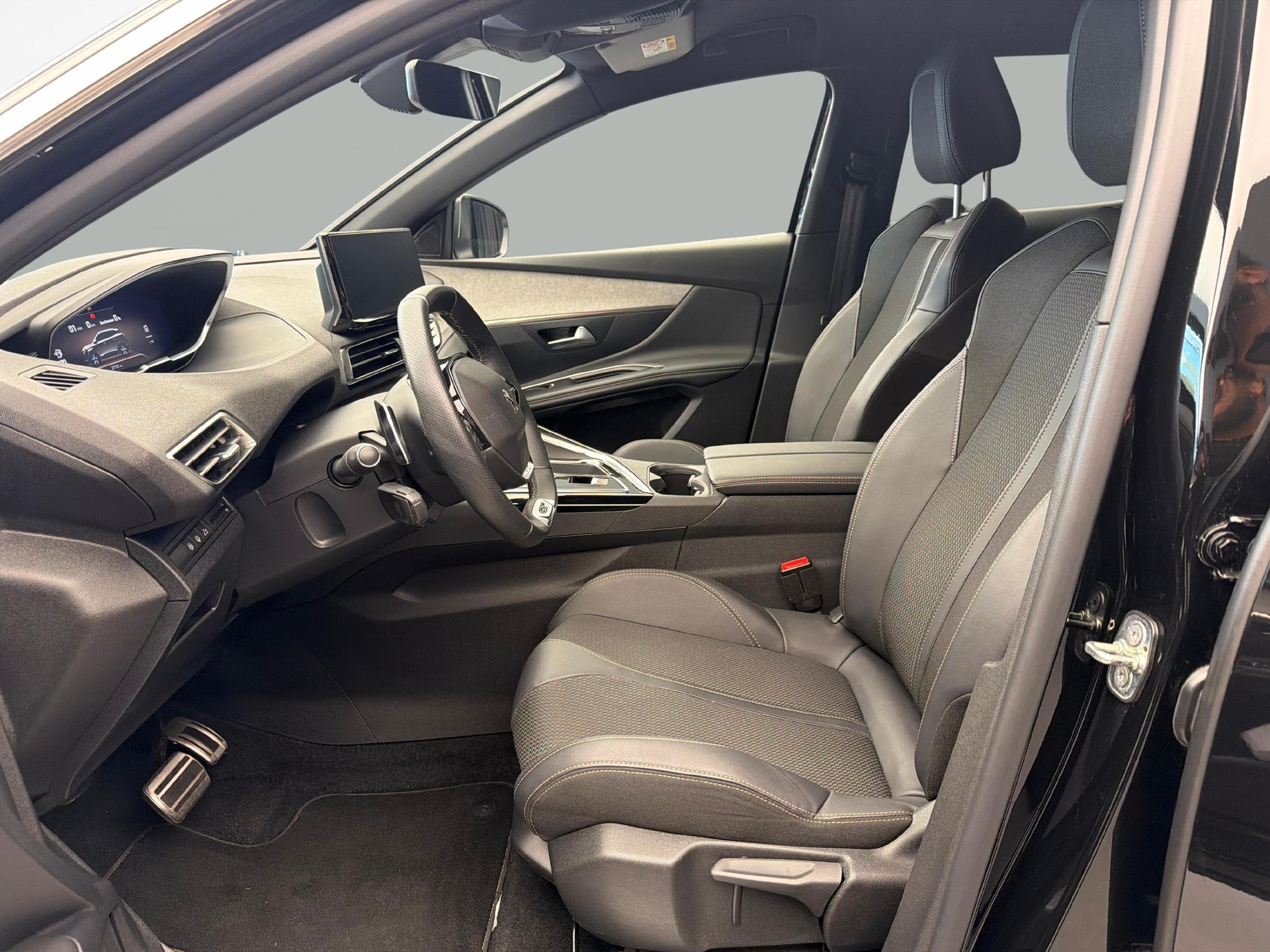 PEUGEOT 3008 1.2 Hybrid GT-image-9