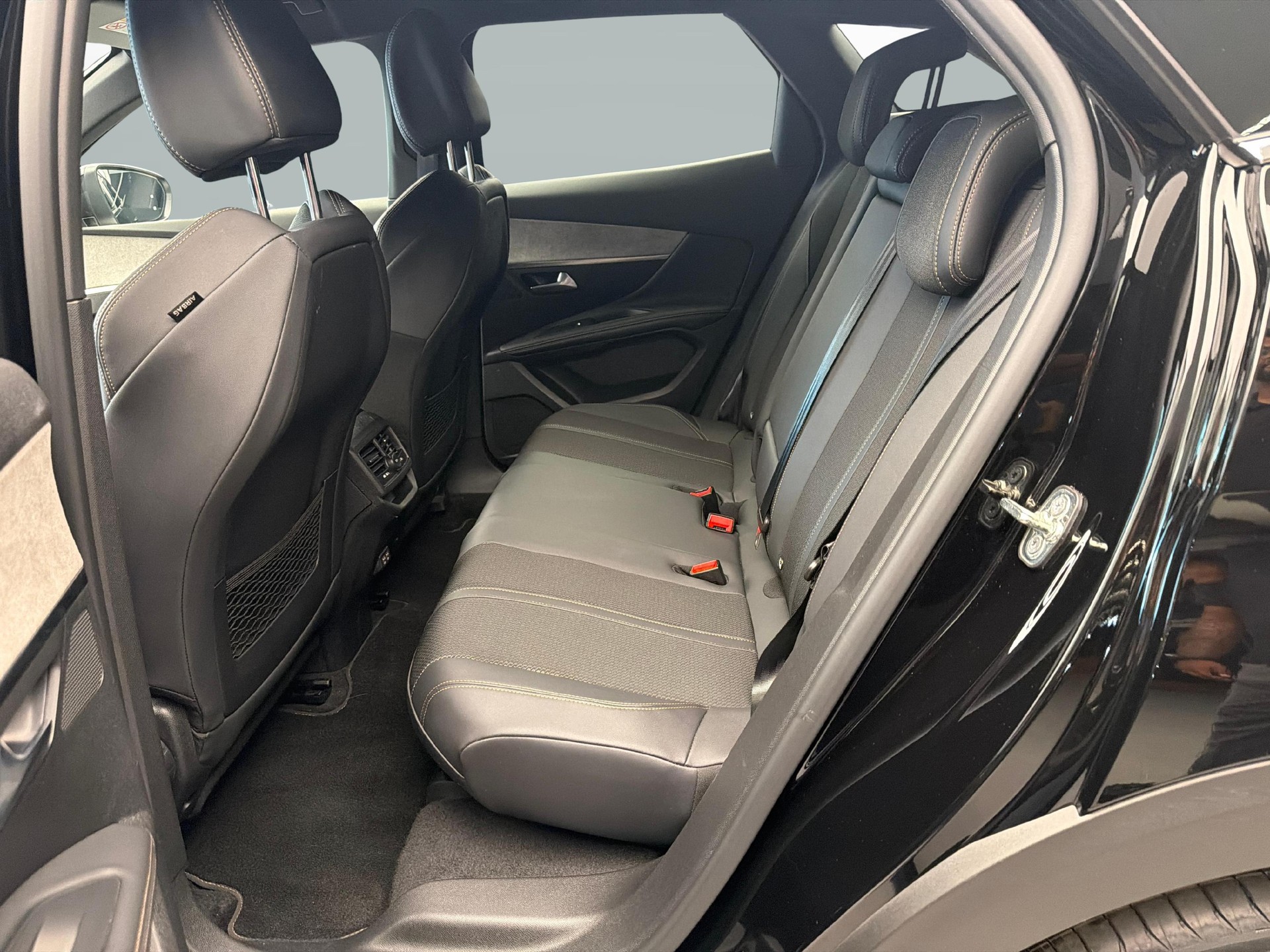 PEUGEOT 3008 1.2 Hybrid GT-image-10