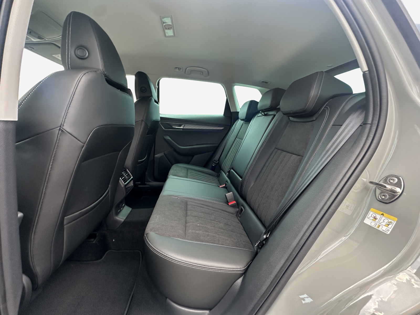 SKODA Karoq 2.0 TDI CR Dynamic 4x4 DSG-image-11