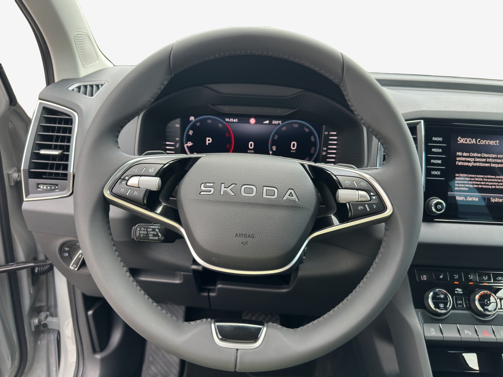 SKODA Karoq 2.0 TDI CR Dynamic 4x4 DSG-image-9