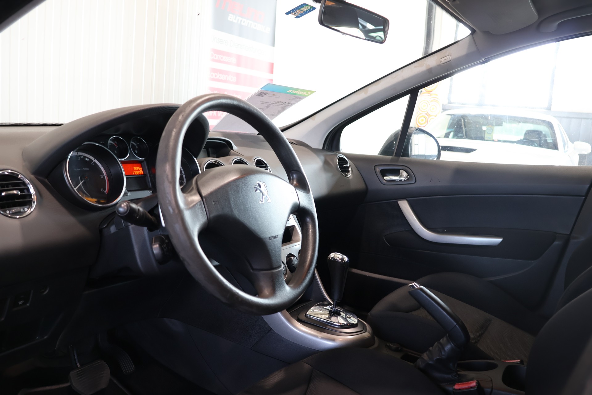 PEUGEOT 308 SW 1.6 HDI Active EGS6-image-10