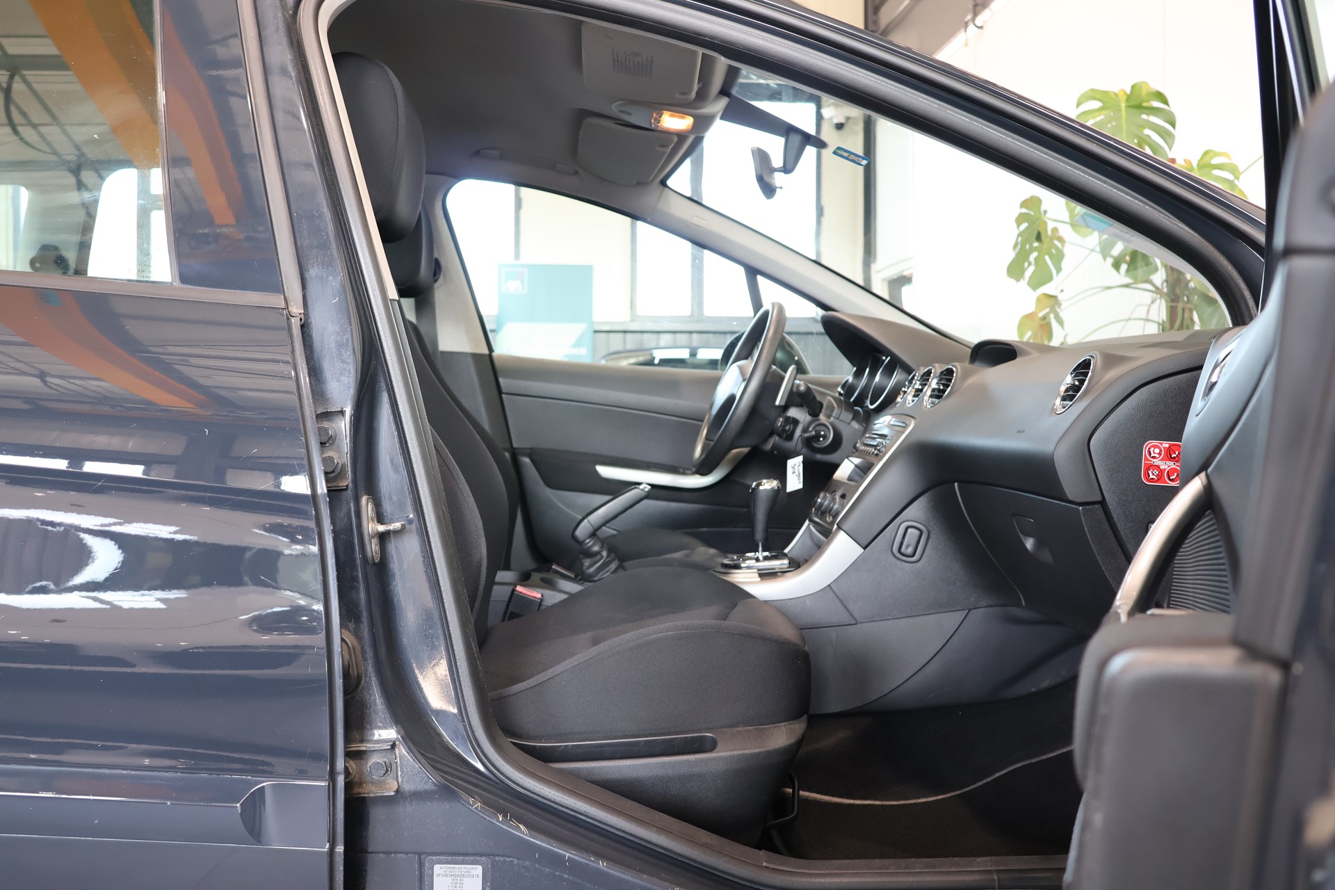 PEUGEOT 308 SW 1.6 HDI Active EGS6-image-12