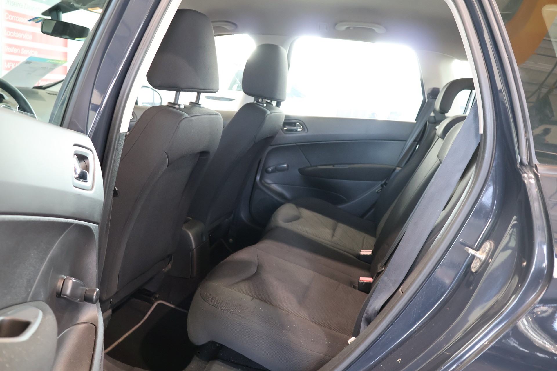 PEUGEOT 308 SW 1.6 HDI Active EGS6-image-14