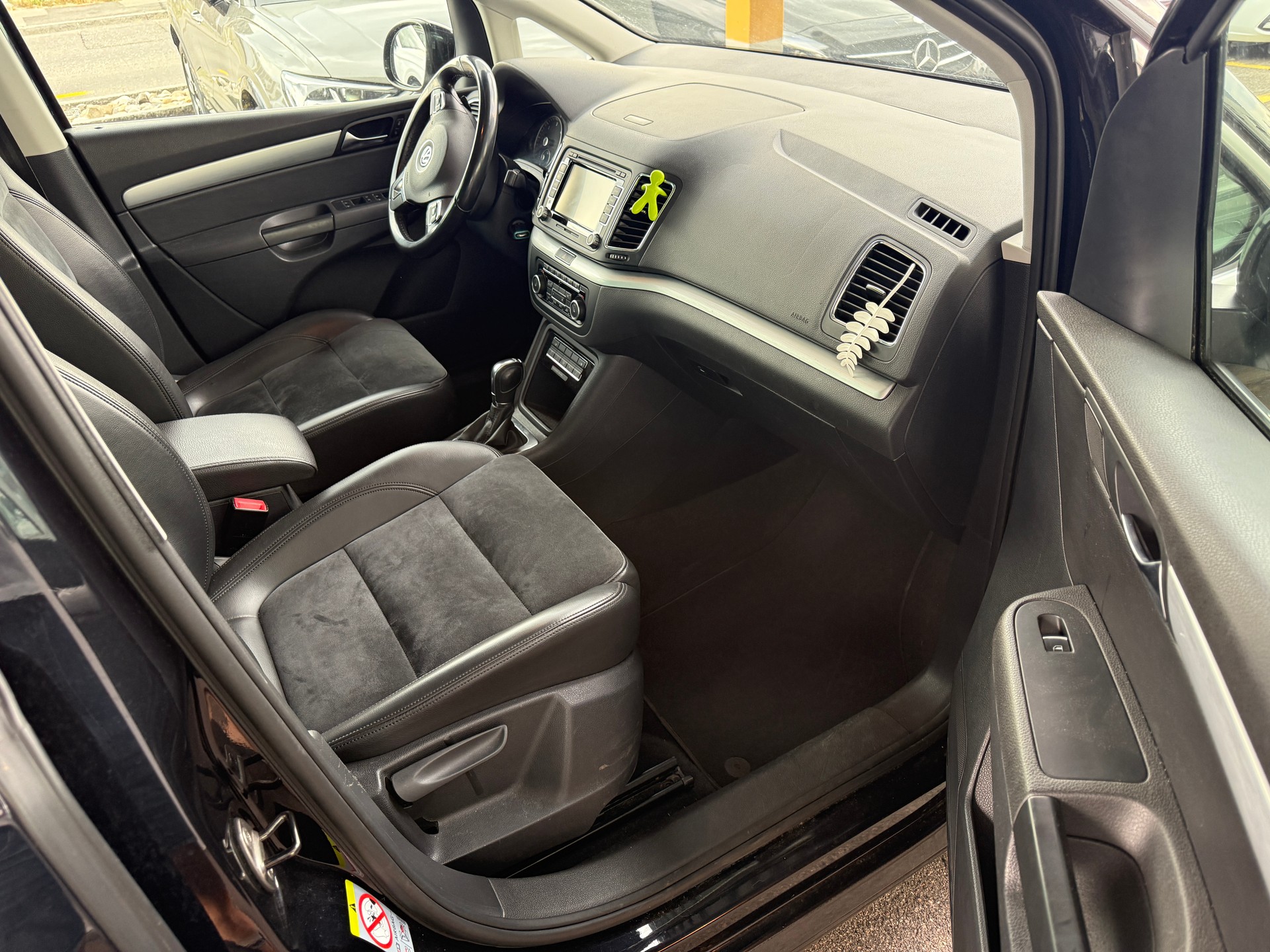 VW Sharan 2.0 TDI BlueMotion Technology Highline DSG-image-4