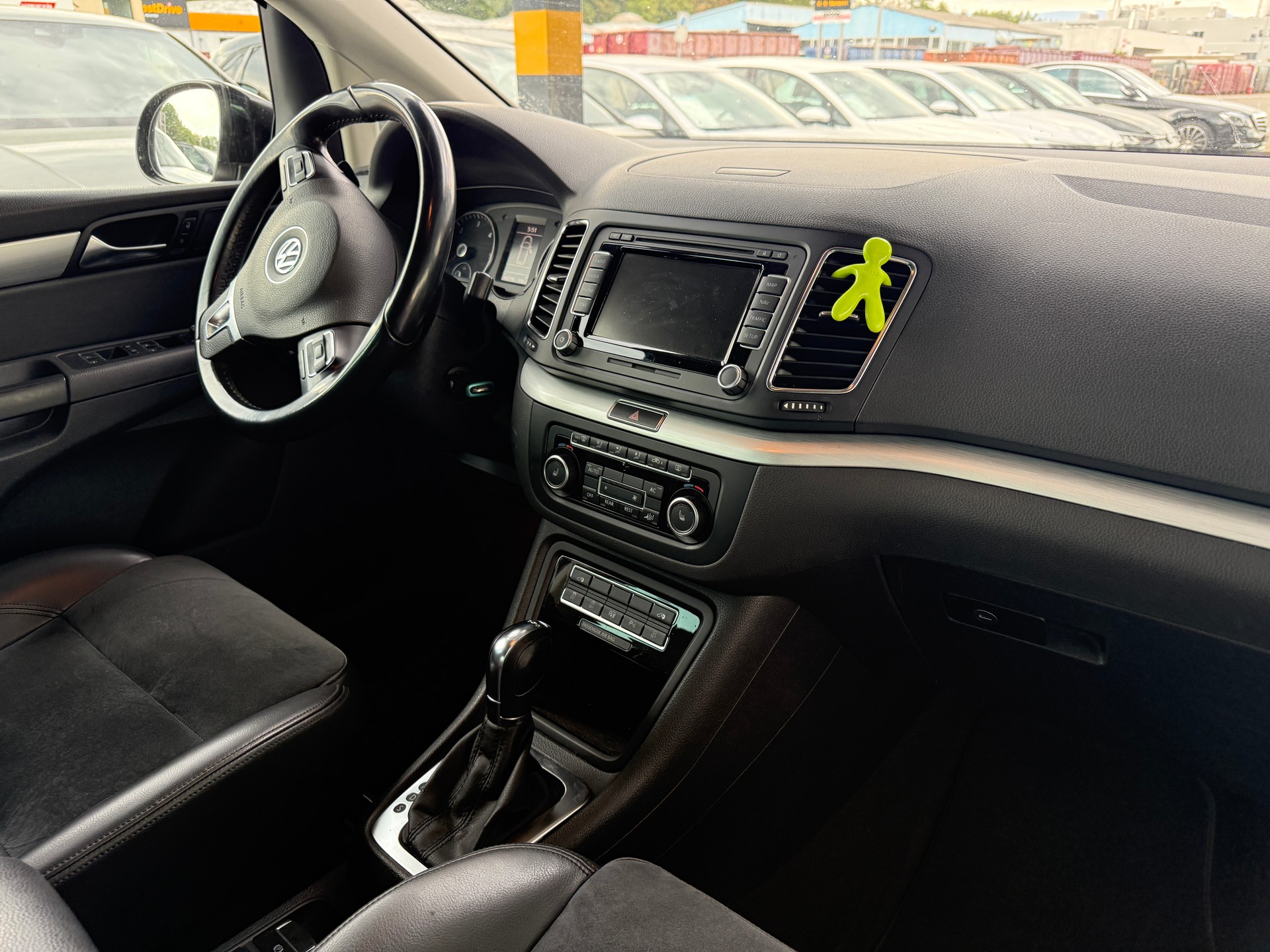 VW Sharan 2.0 TDI BlueMotion Technology Highline DSG-image-3