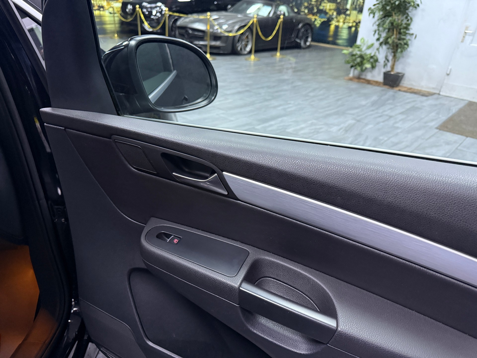 VW Sharan 2.0 TDI BlueMotion Technology Highline DSG-image-9