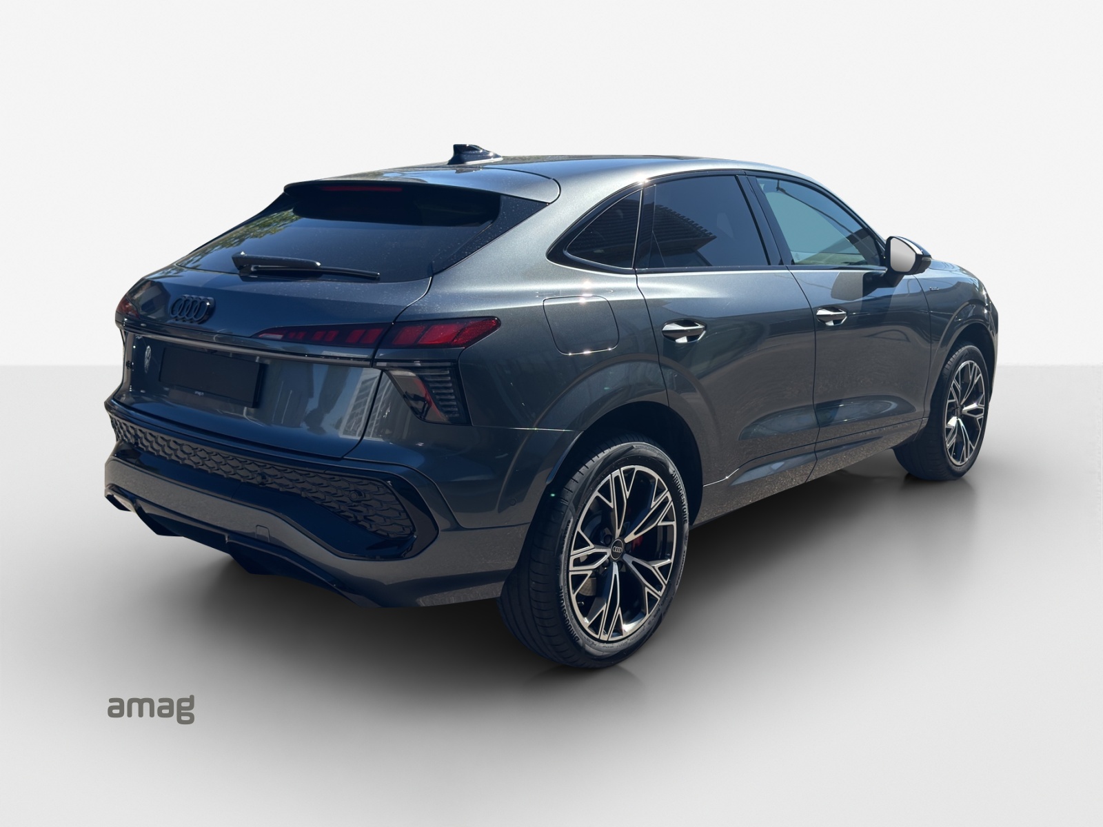 AUDI Q3 Sportback e-hybrid 200 kW S tronig-image-4