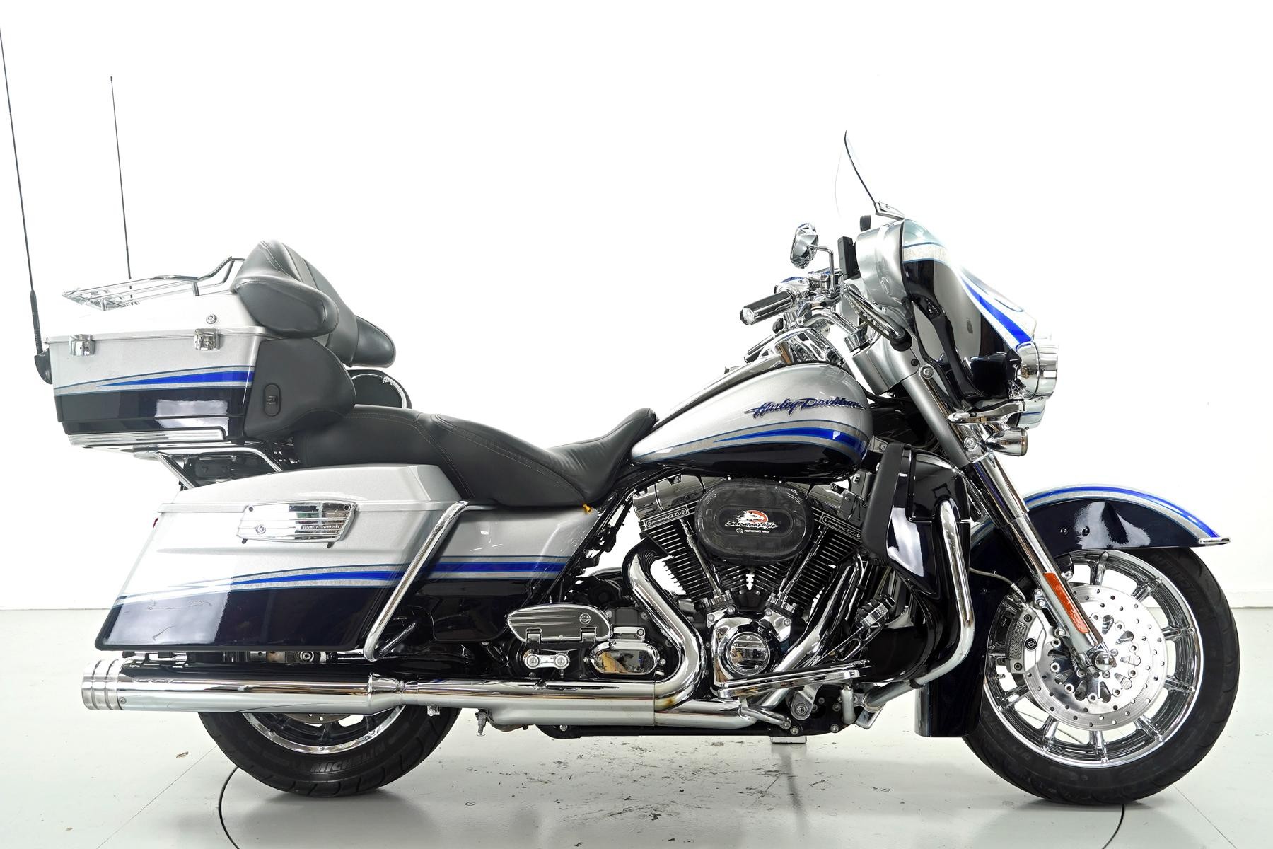 HARLEY-DAVIDSON FLHTCUSE4-showroom-element-3