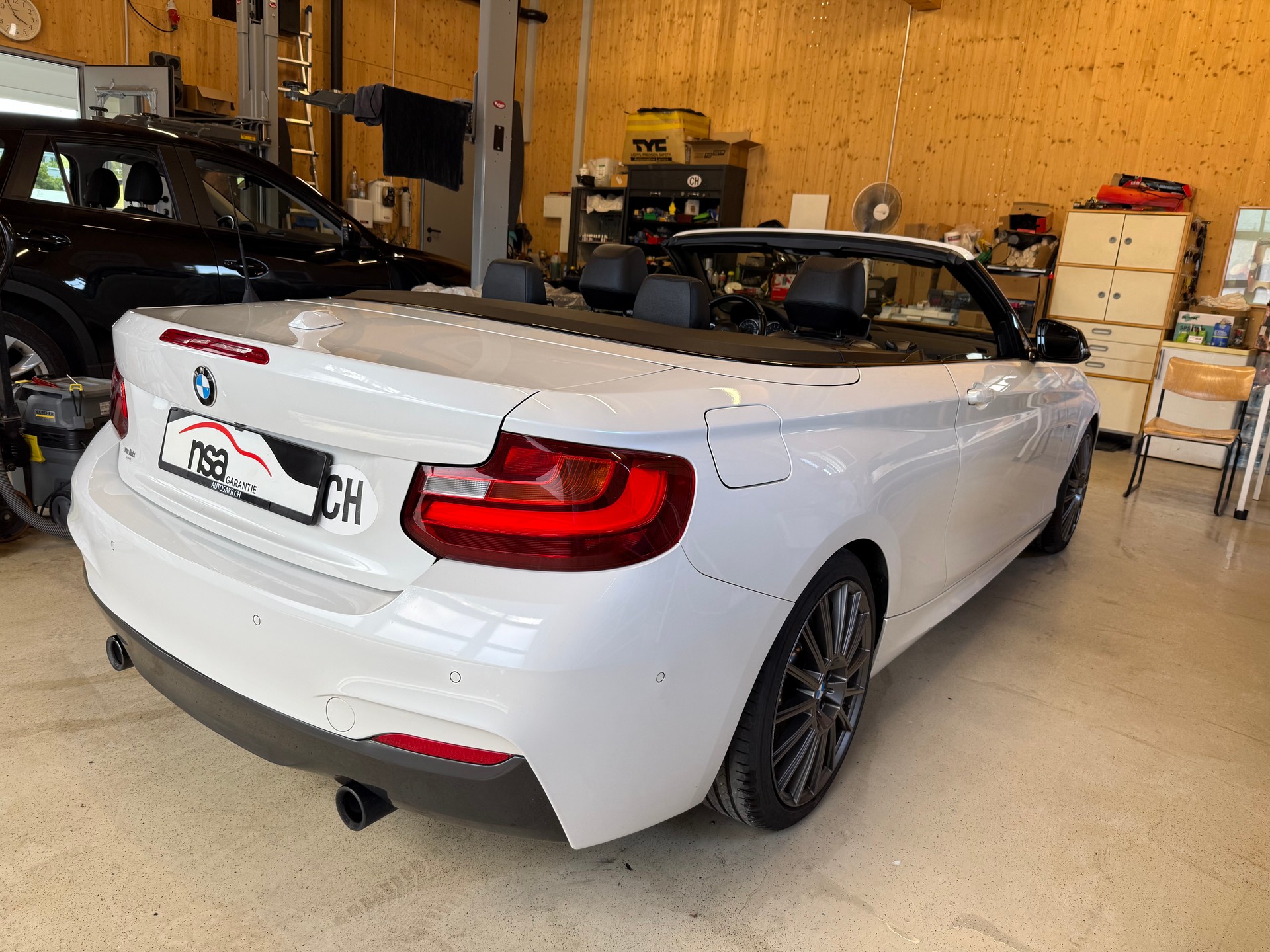 BMW M235i xDrive Steptronic-showroom-element-3