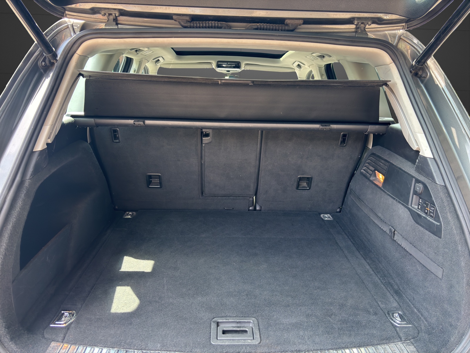 VW Touareg 4.2 TDI Tiptronic-image-12