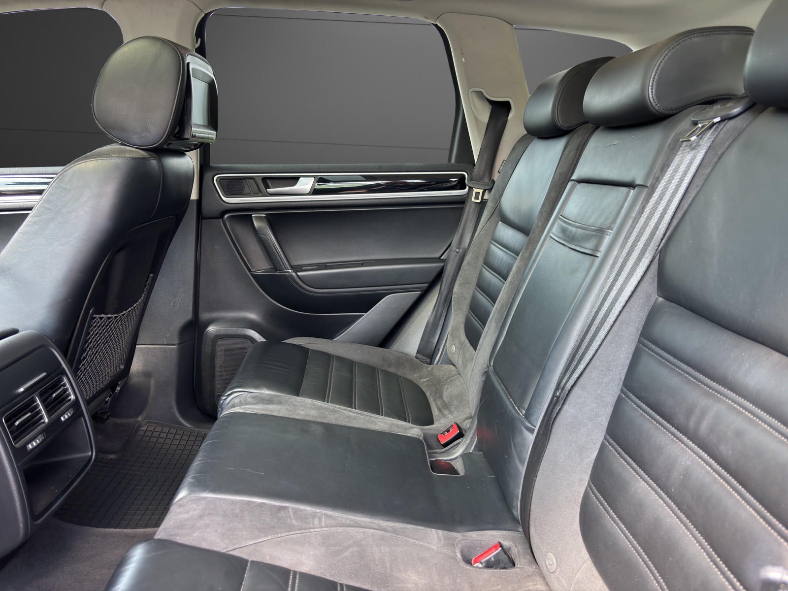 VW Touareg 4.2 TDI Tiptronic-image-11
