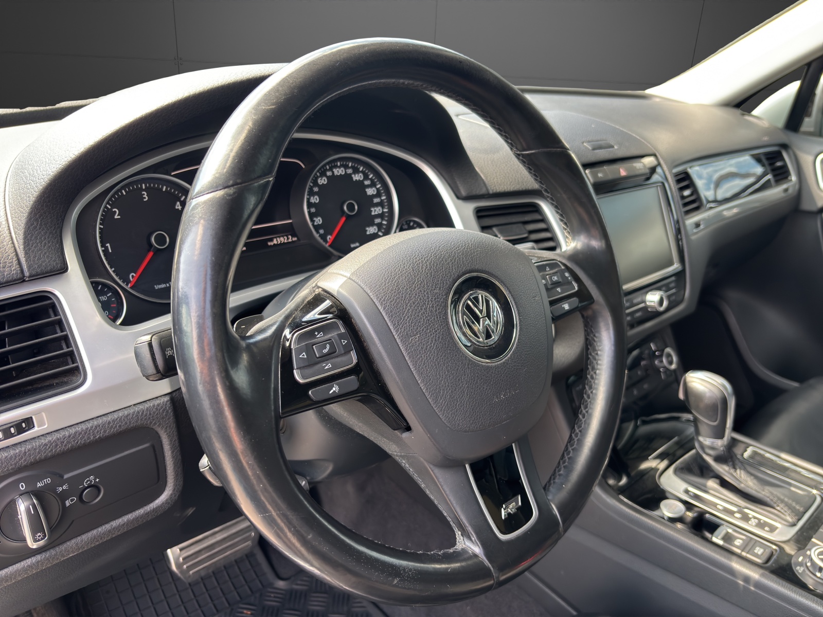VW Touareg 4.2 TDI Tiptronic-image-4