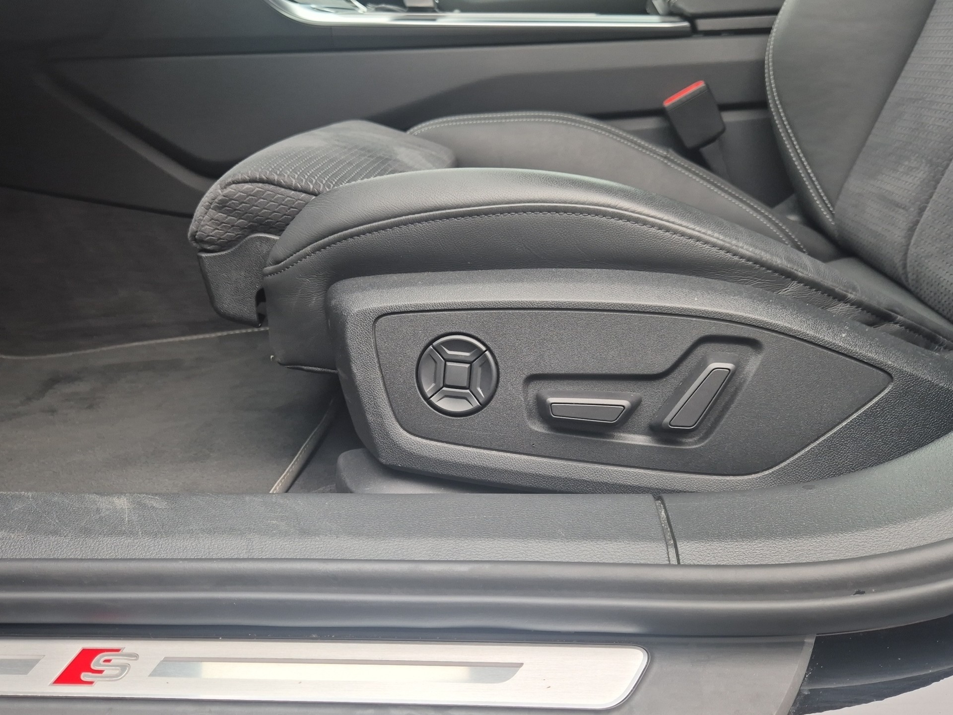 AUDI A6 Avant 55 TFSIe Sport quattro S-tronic-image-9