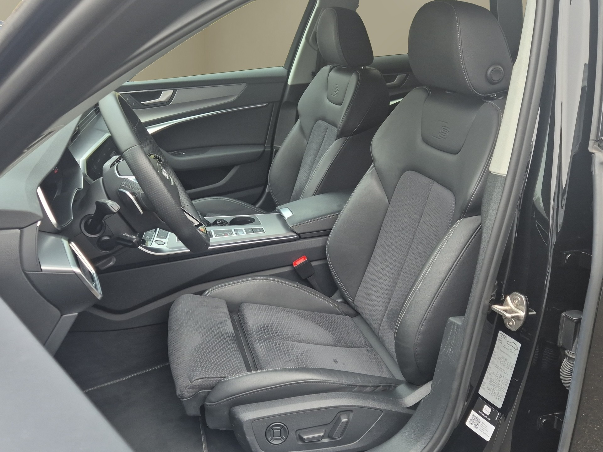AUDI A6 Avant 55 TFSIe Sport quattro S-tronic-image-8