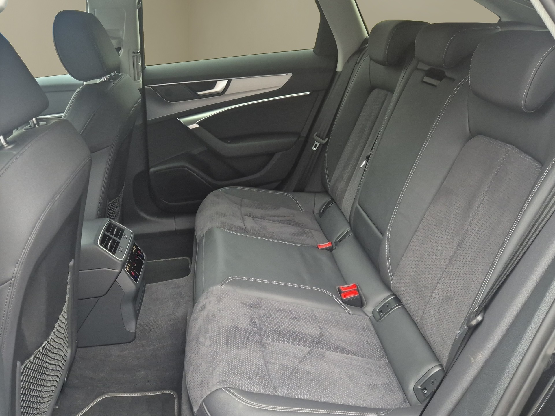AUDI A6 Avant 55 TFSIe Sport quattro S-tronic-image-13