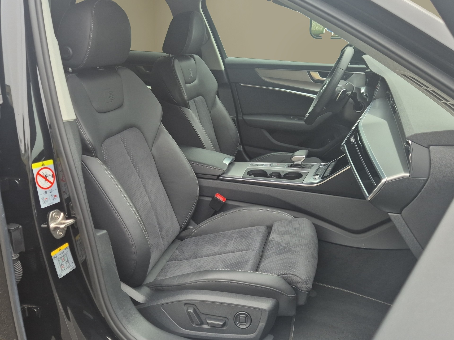 AUDI A6 Avant 55 TFSIe Sport quattro S-tronic-image-15