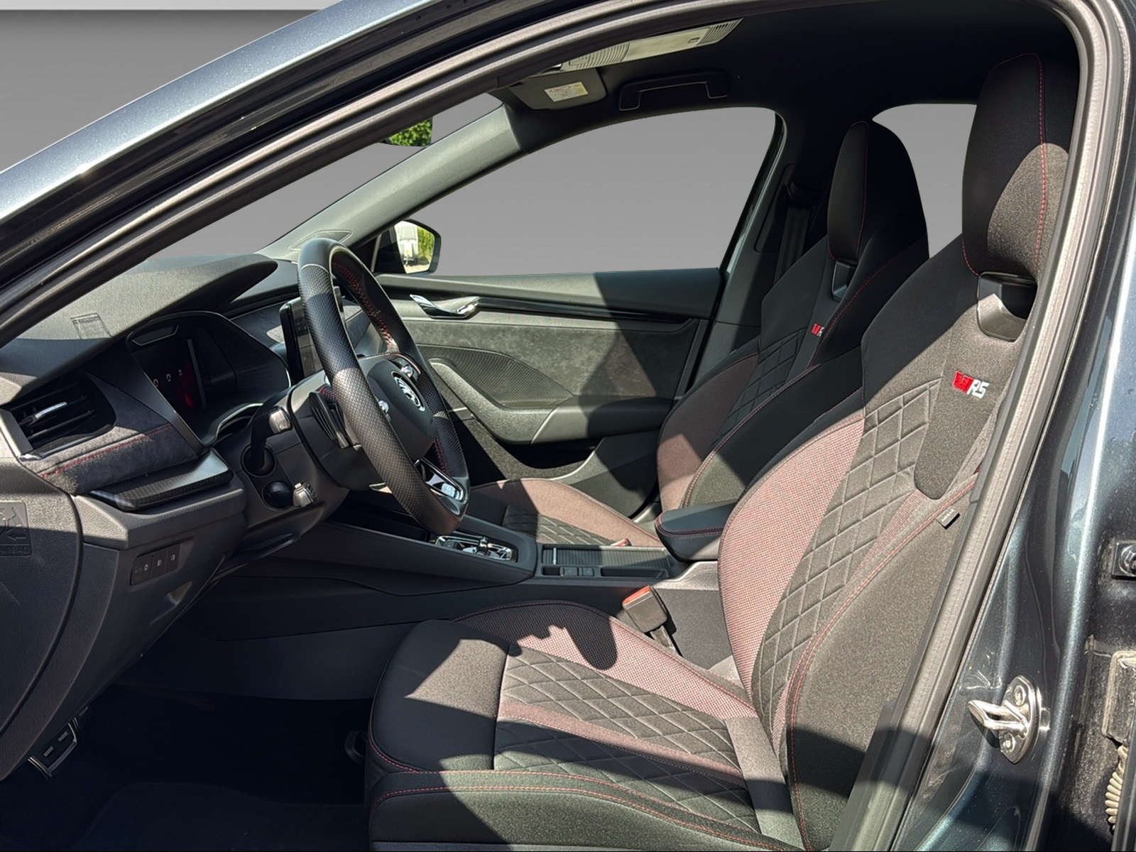 SKODA Octavia Combi 2.0 TSI RS DSG-image-13