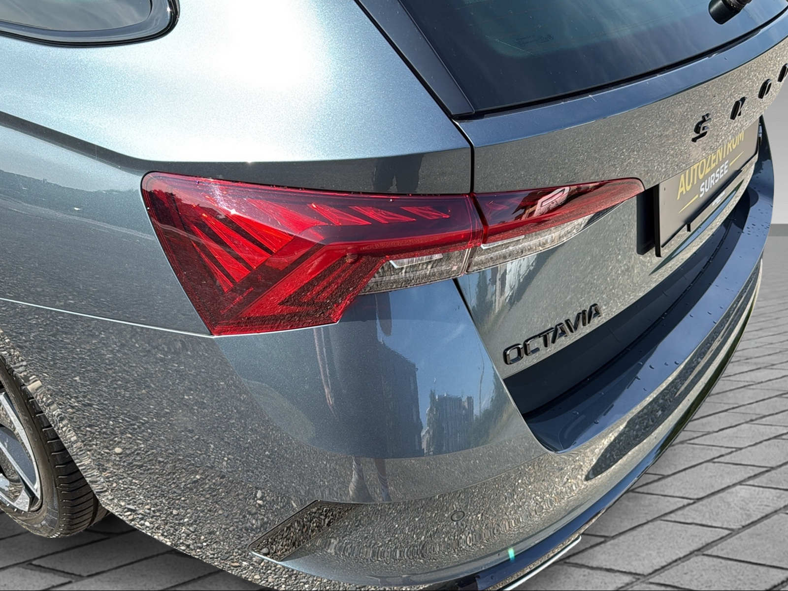 SKODA Octavia Combi 2.0 TSI RS DSG-image-5