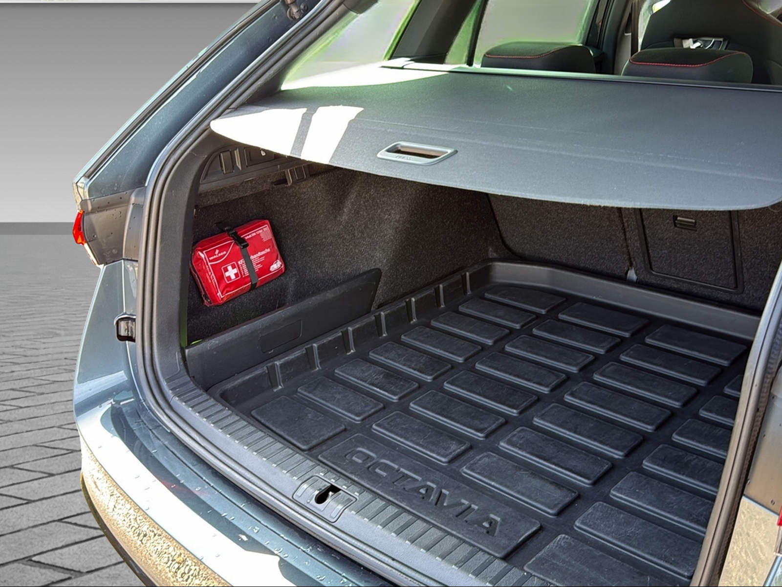 SKODA Octavia Combi 2.0 TSI RS DSG-image-24