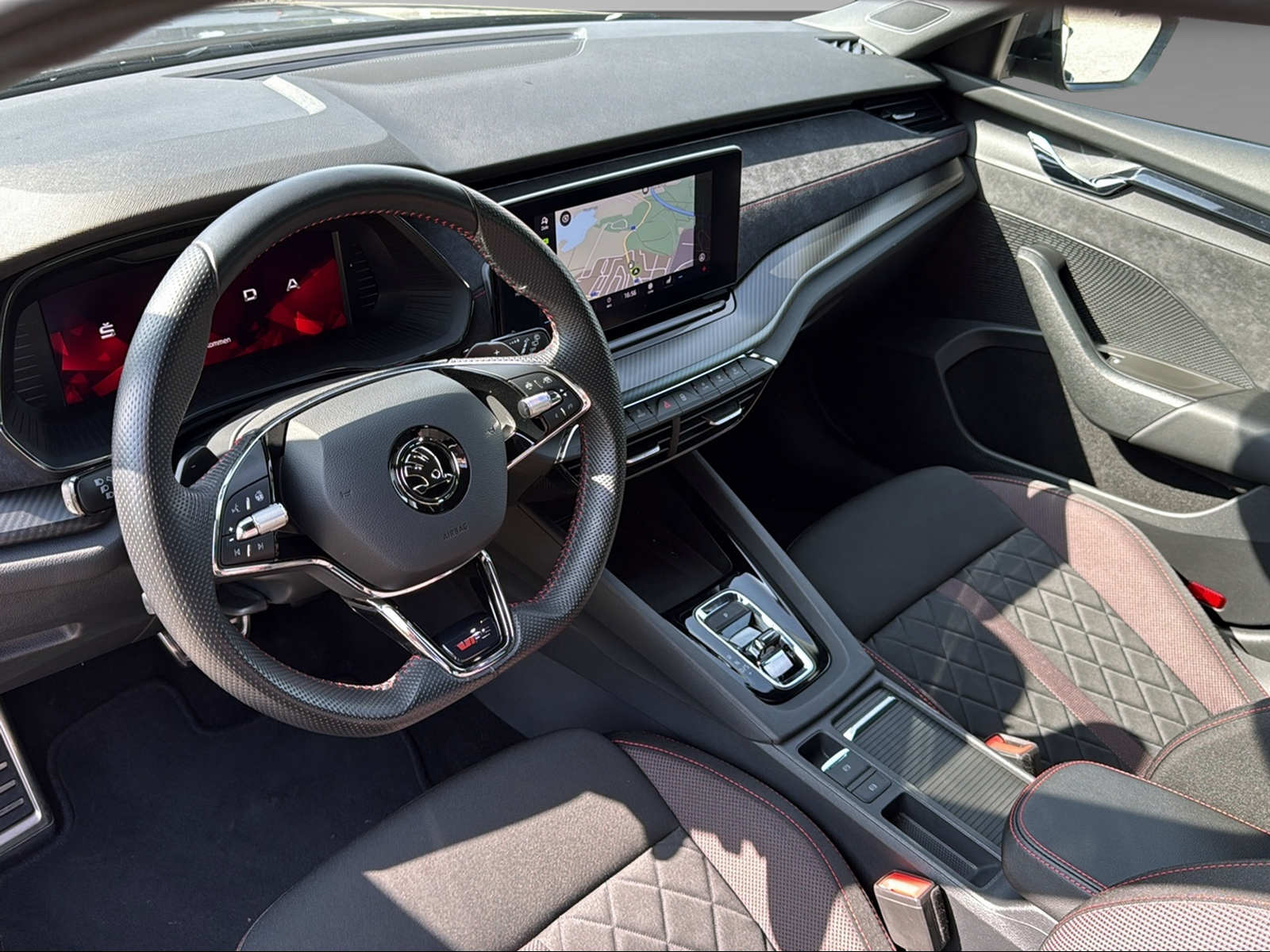 SKODA Octavia Combi 2.0 TSI RS DSG-image-12