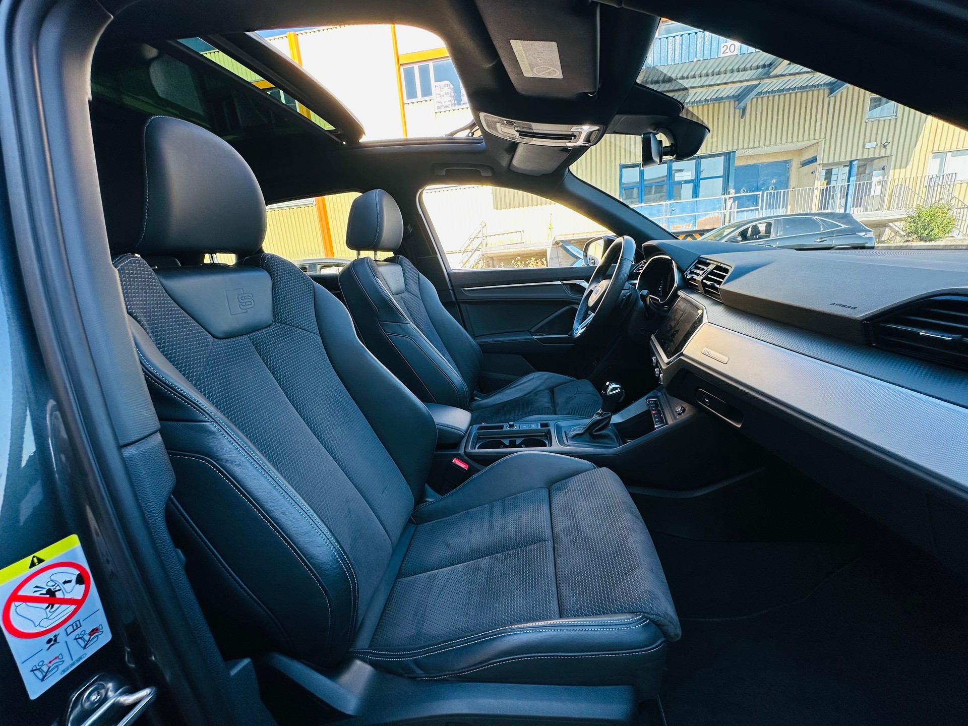 AUDI Q3 45 TFSI e S line S-tronic-image-15