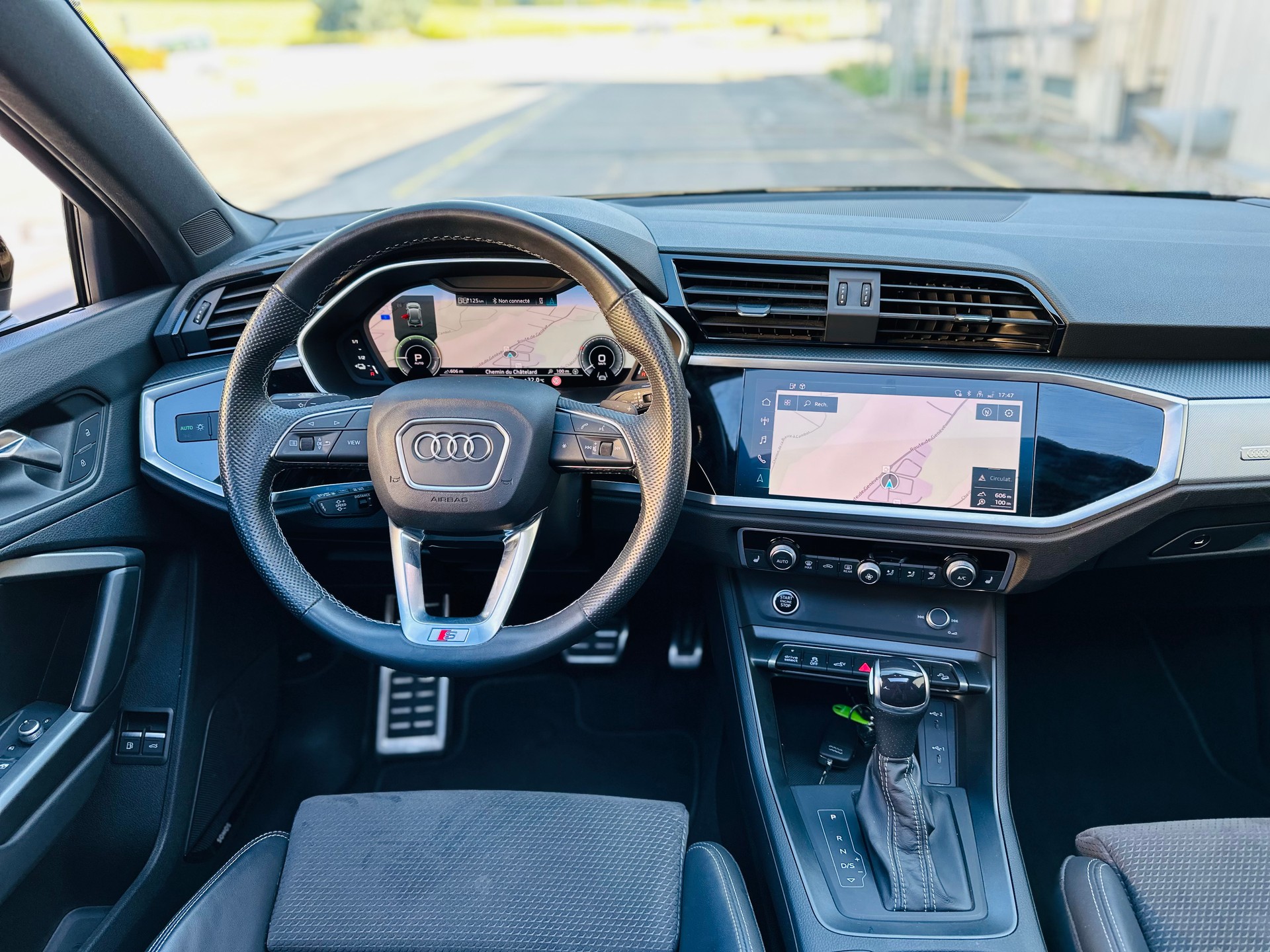 AUDI Q3 45 TFSI e S line S-tronic-image-18
