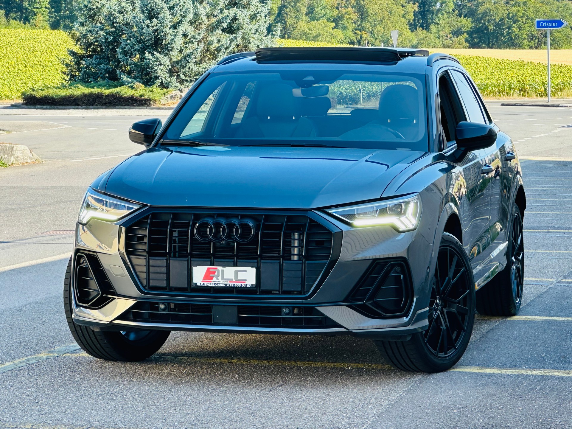 AUDI Q3 45 TFSI e S line S-tronic-image-1
