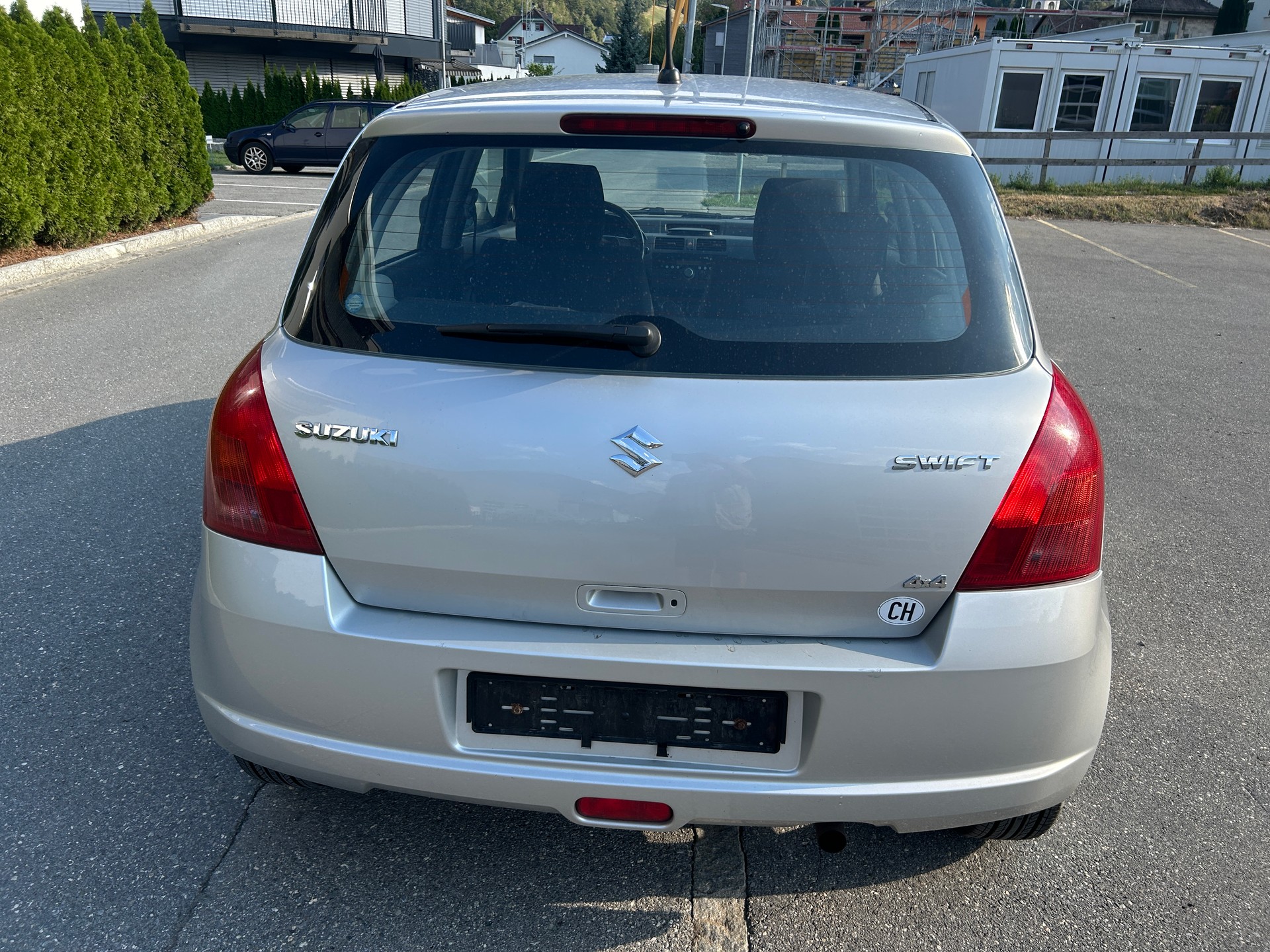 SUZUKI Swift 1.3i 16V GL 4x4-image-4
