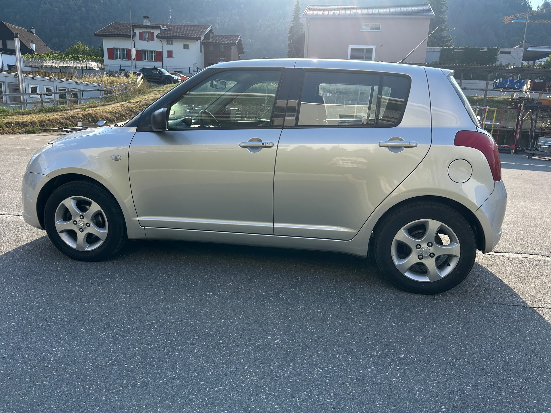 SUZUKI Swift 1.3i 16V GL 4x4-image-6