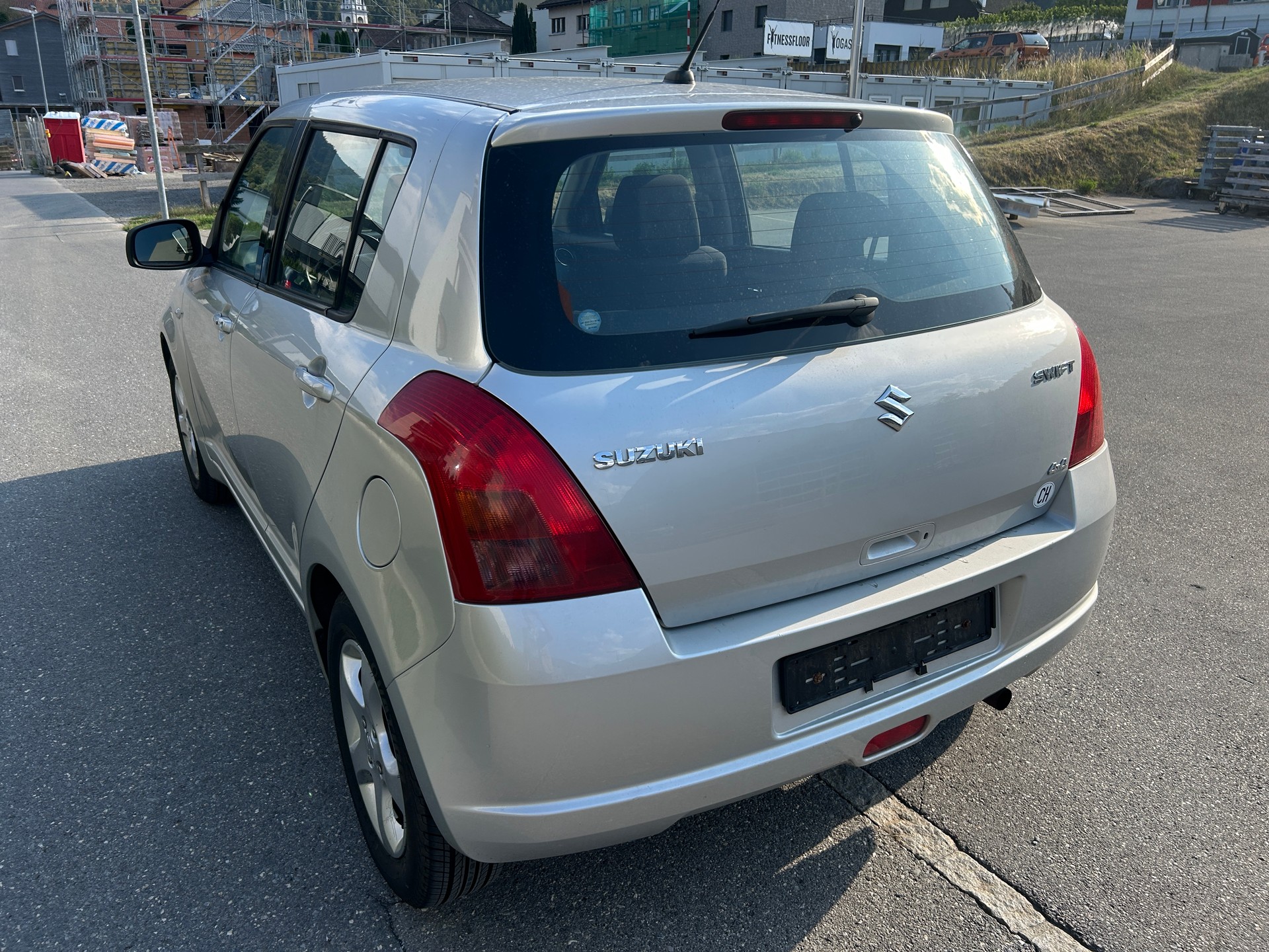 SUZUKI Swift 1.3i 16V GL 4x4-image-5