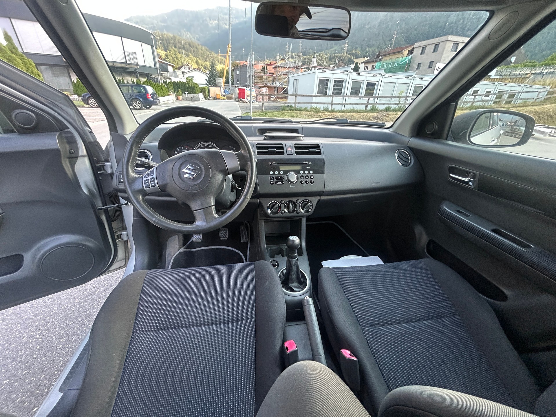 SUZUKI Swift 1.3i 16V GL 4x4-image-11