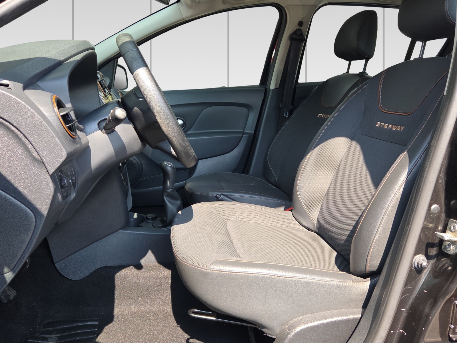 DACIA Sandero 0.9 Lauréate-image-5