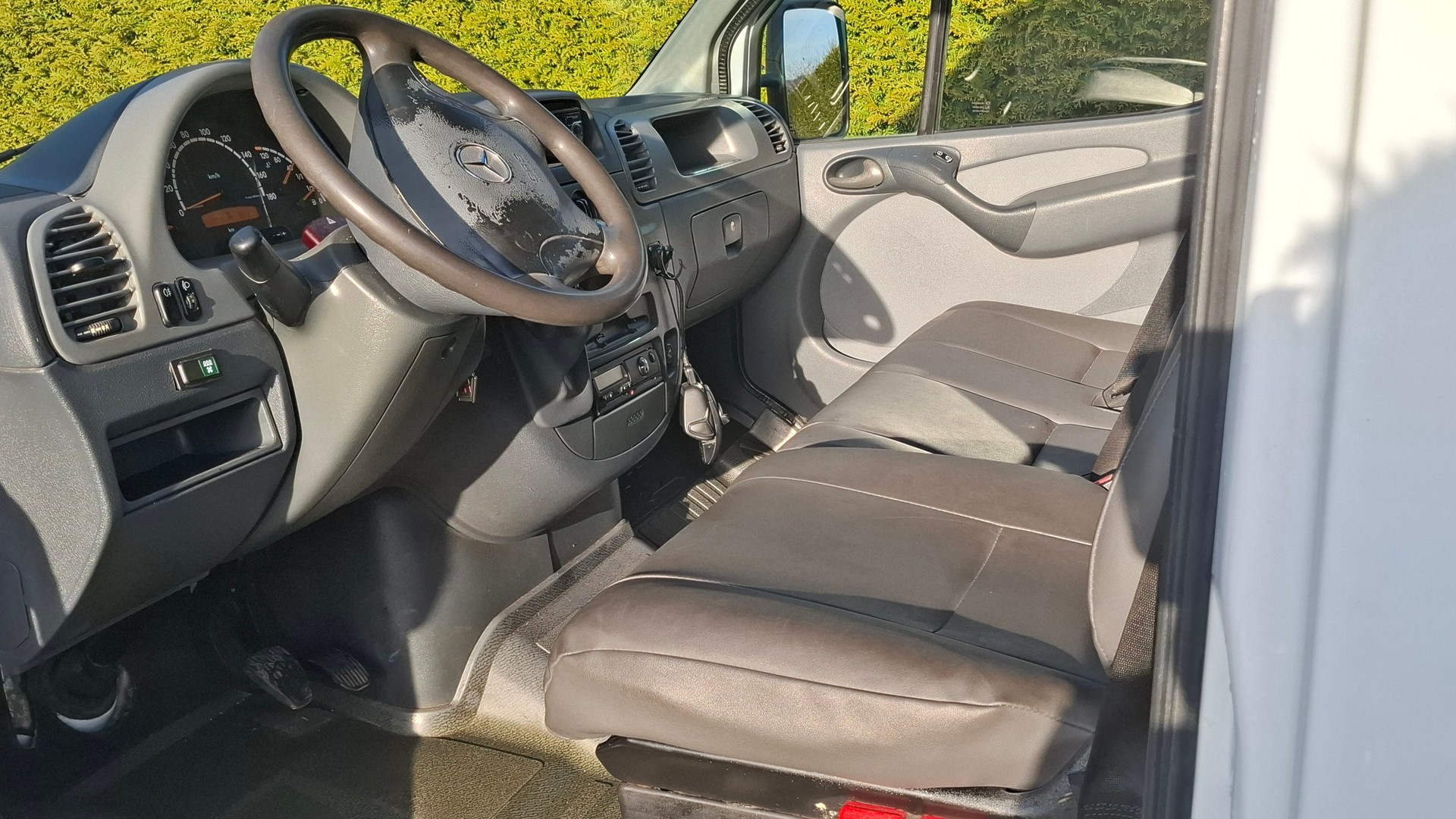 MERCEDES-BENZ 416 CDI-image-2