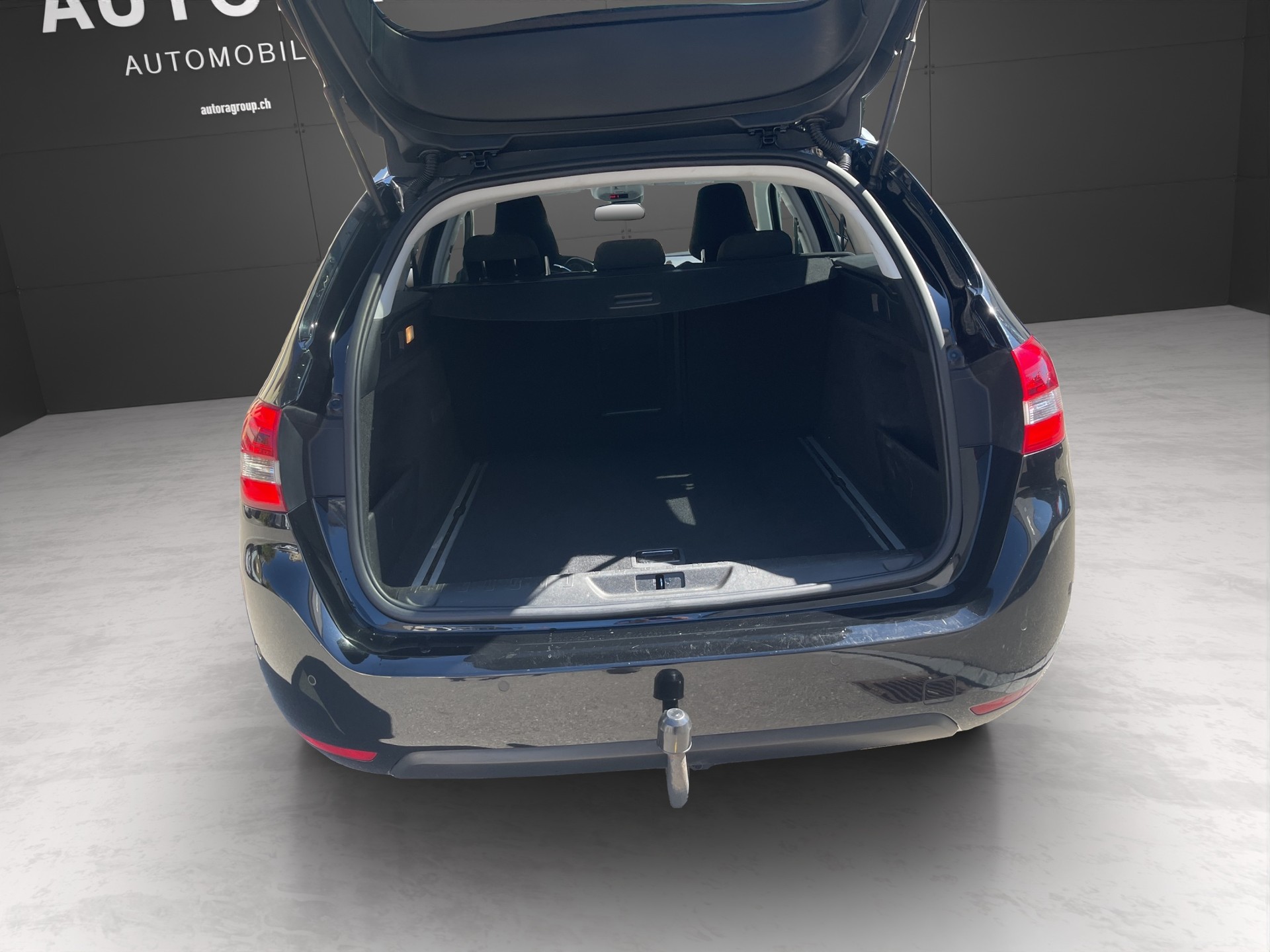 PEUGEOT 308 SW 1.6 BlueHDI Allure Automatic-image-15