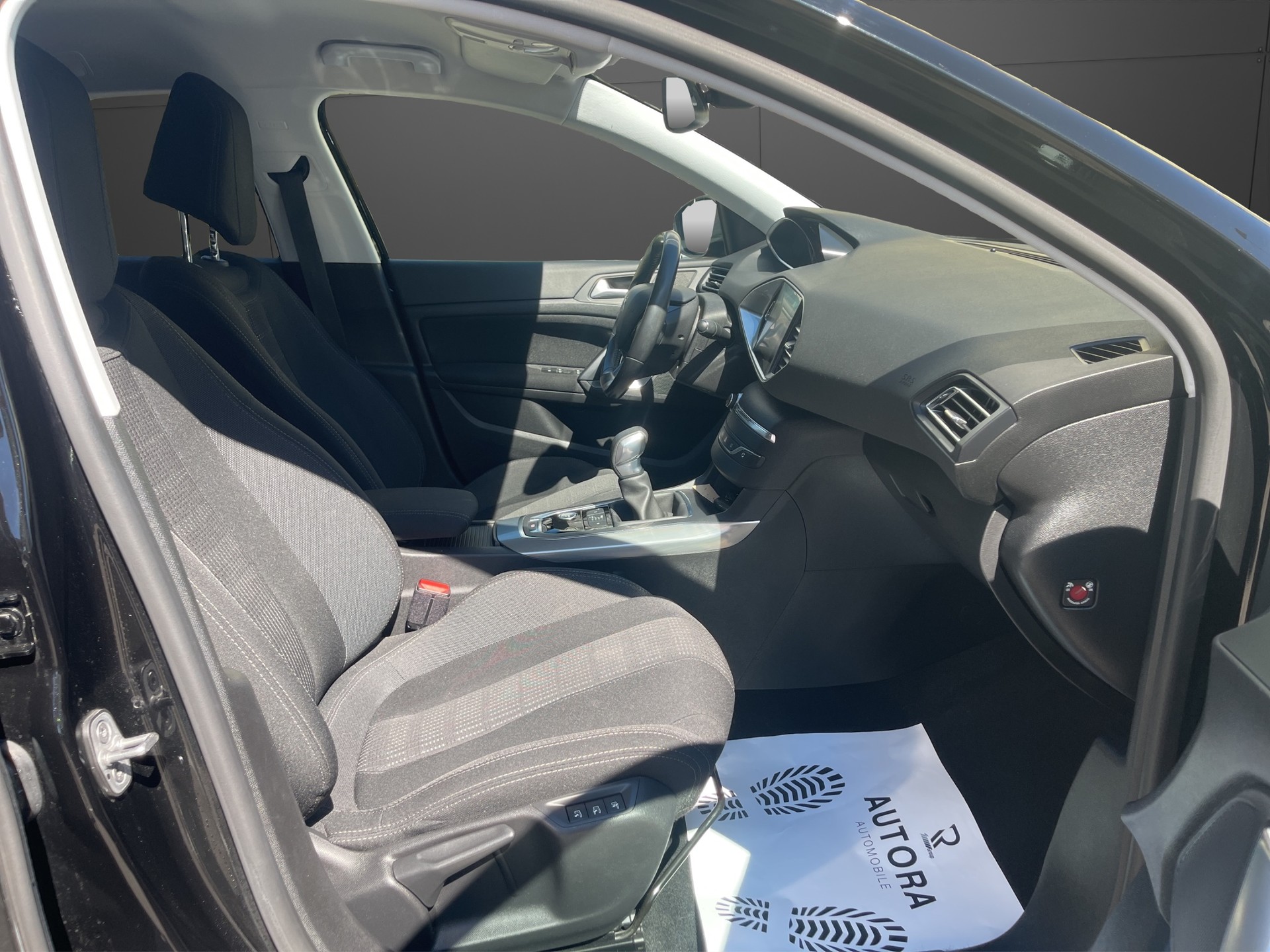 PEUGEOT 308 SW 1.6 BlueHDI Allure Automatic-image-12