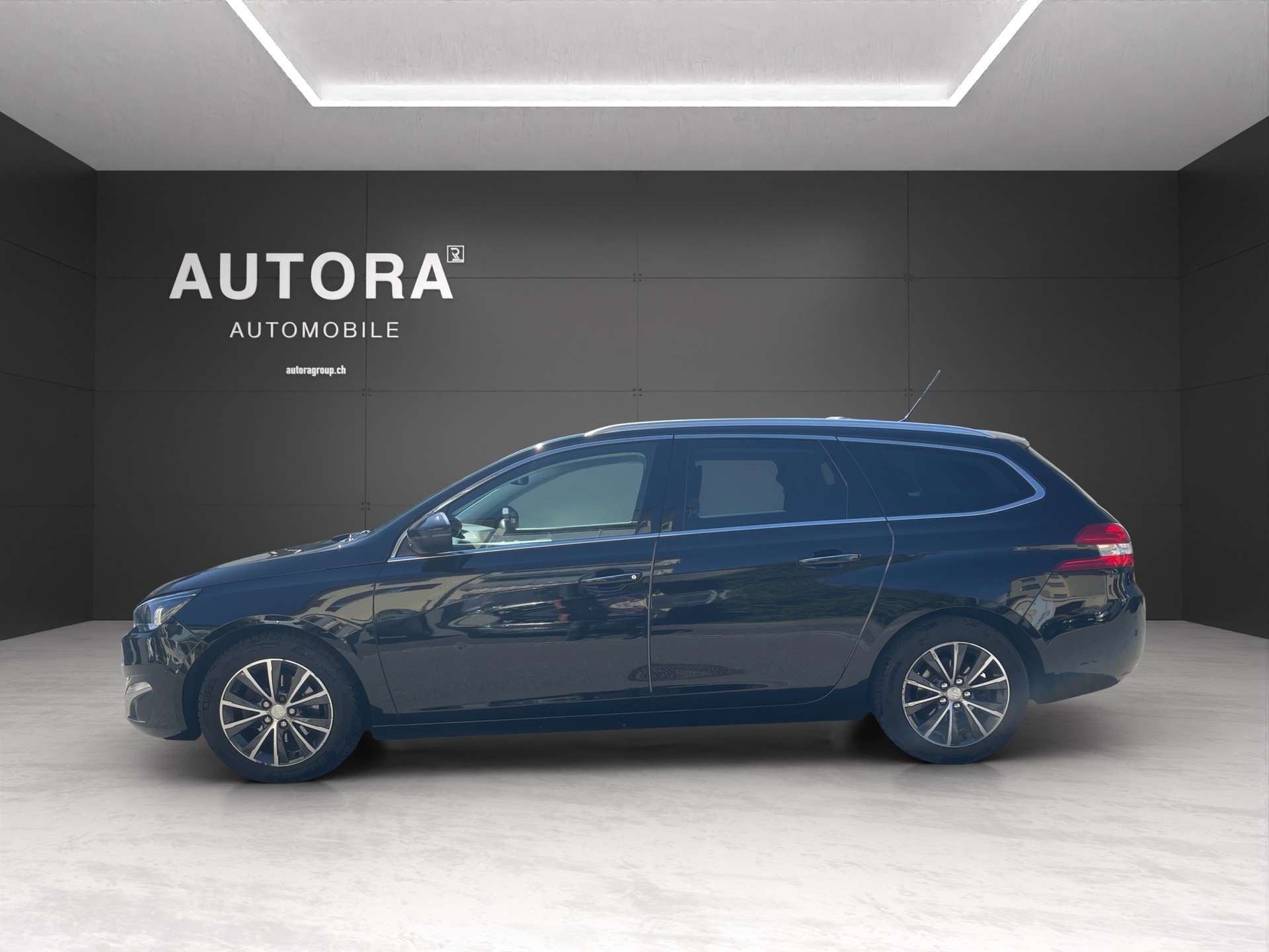 PEUGEOT 308 SW 1.6 BlueHDI Allure Automatic-image-2