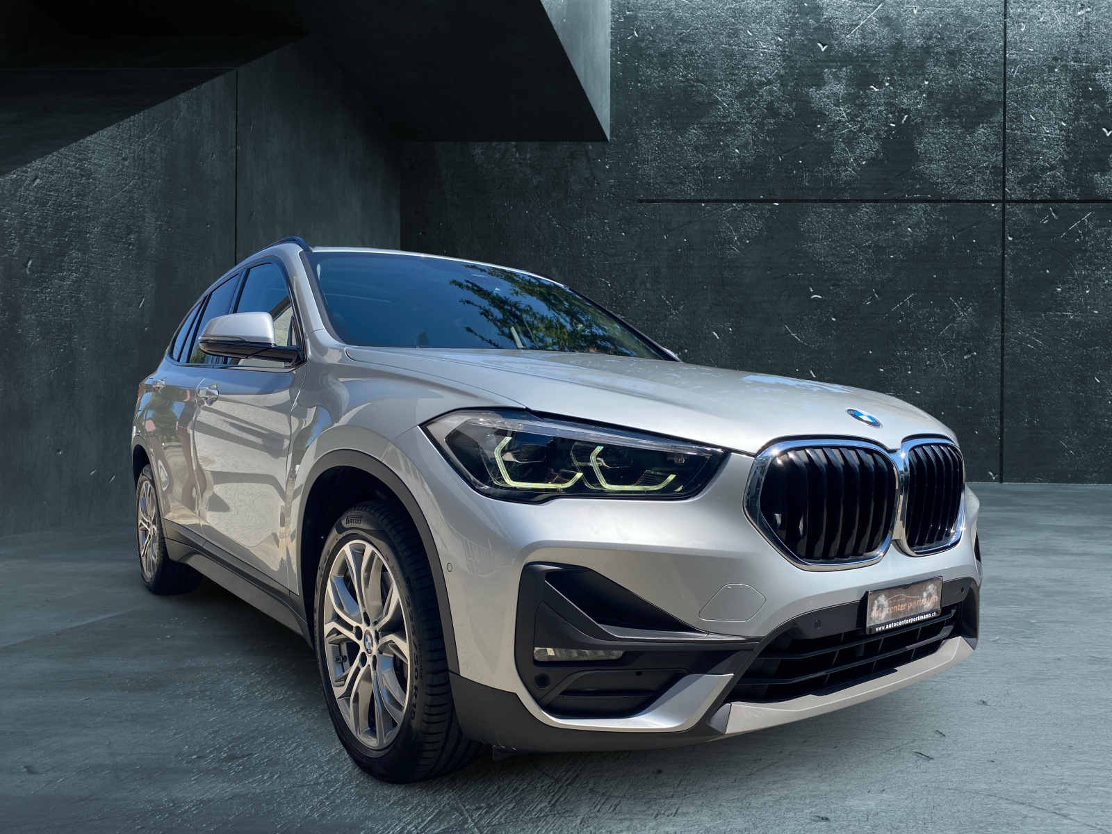 BMW X1 xDrive 20i Steptronic-image-1