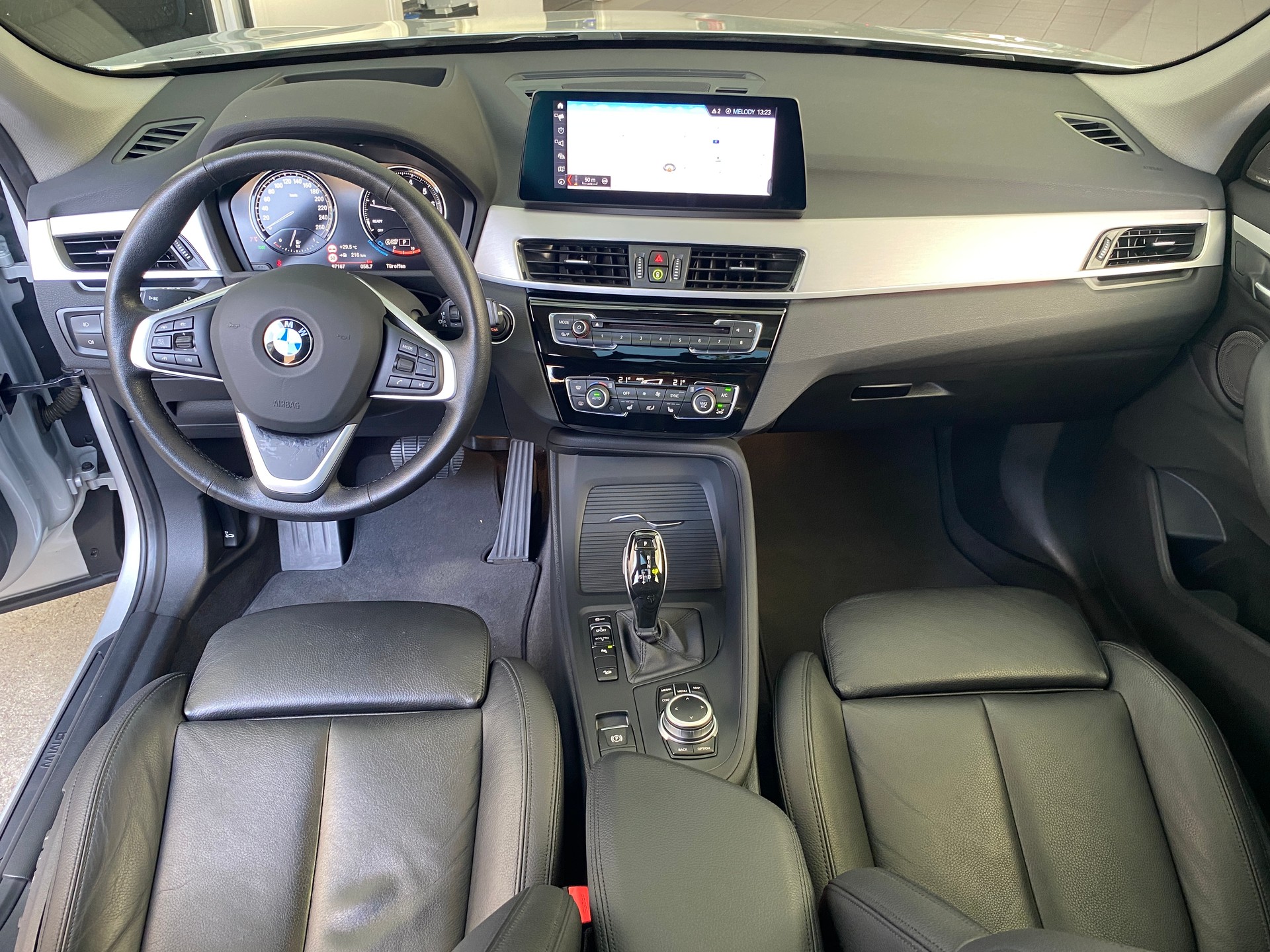 BMW X1 xDrive 20i Steptronic-image-14