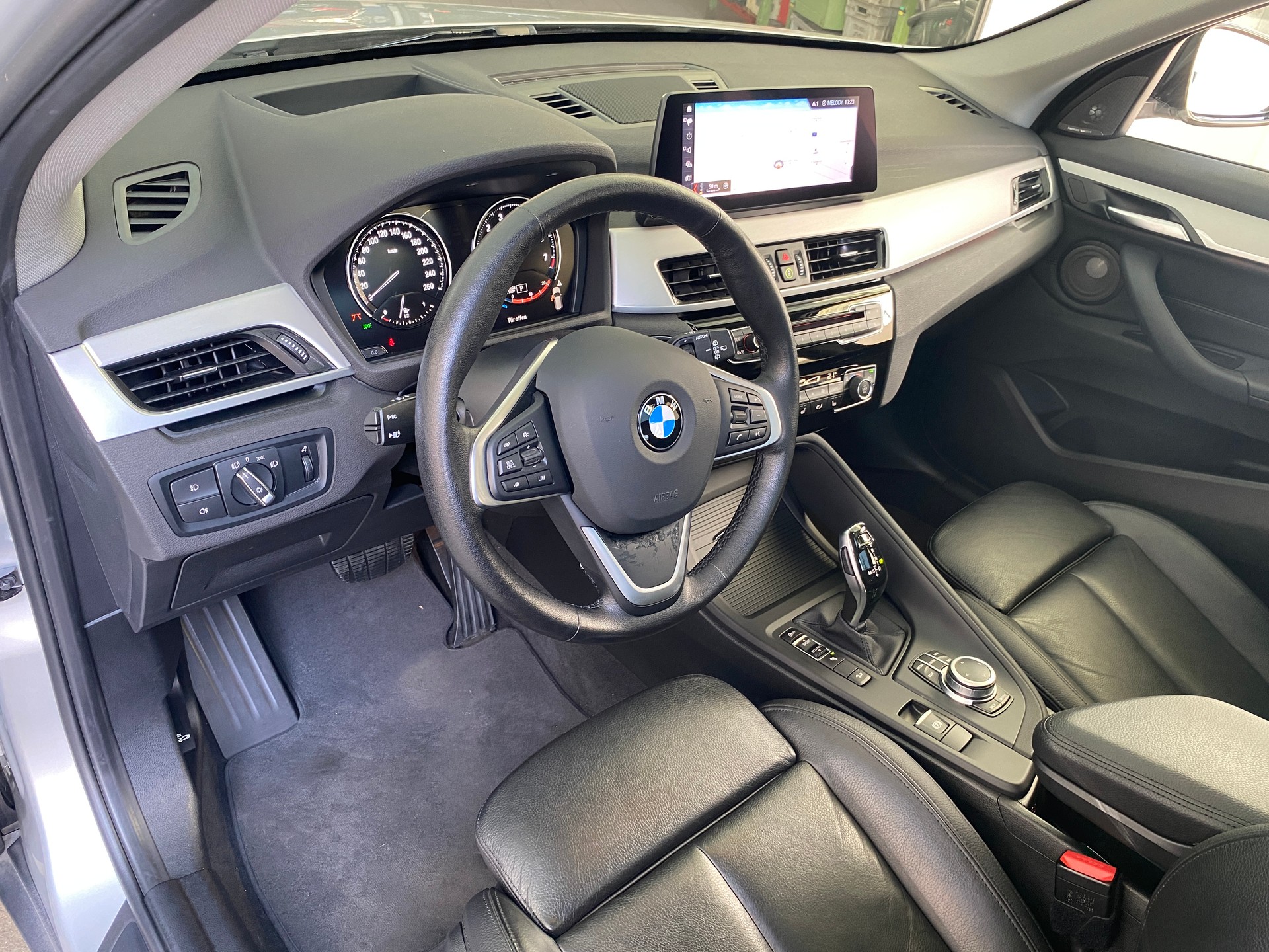 BMW X1 xDrive 20i Steptronic-image-21