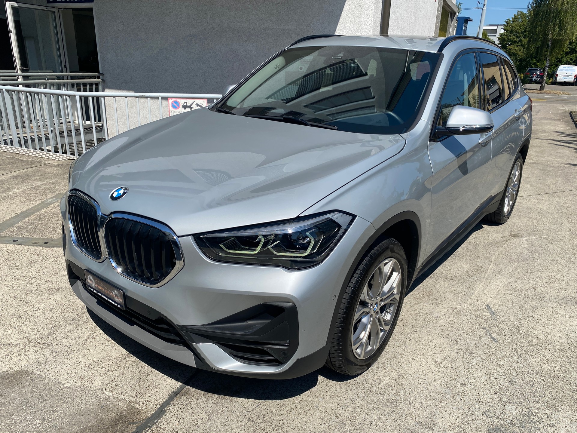BMW X1 xDrive 20i Steptronic-showroom-element-2