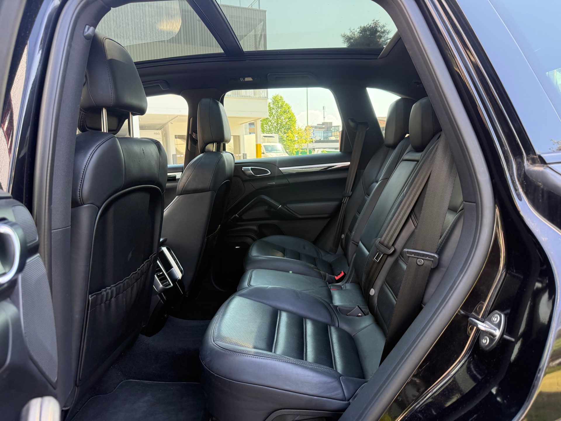 PORSCHE Cayenne S E-Hybrid-image-10