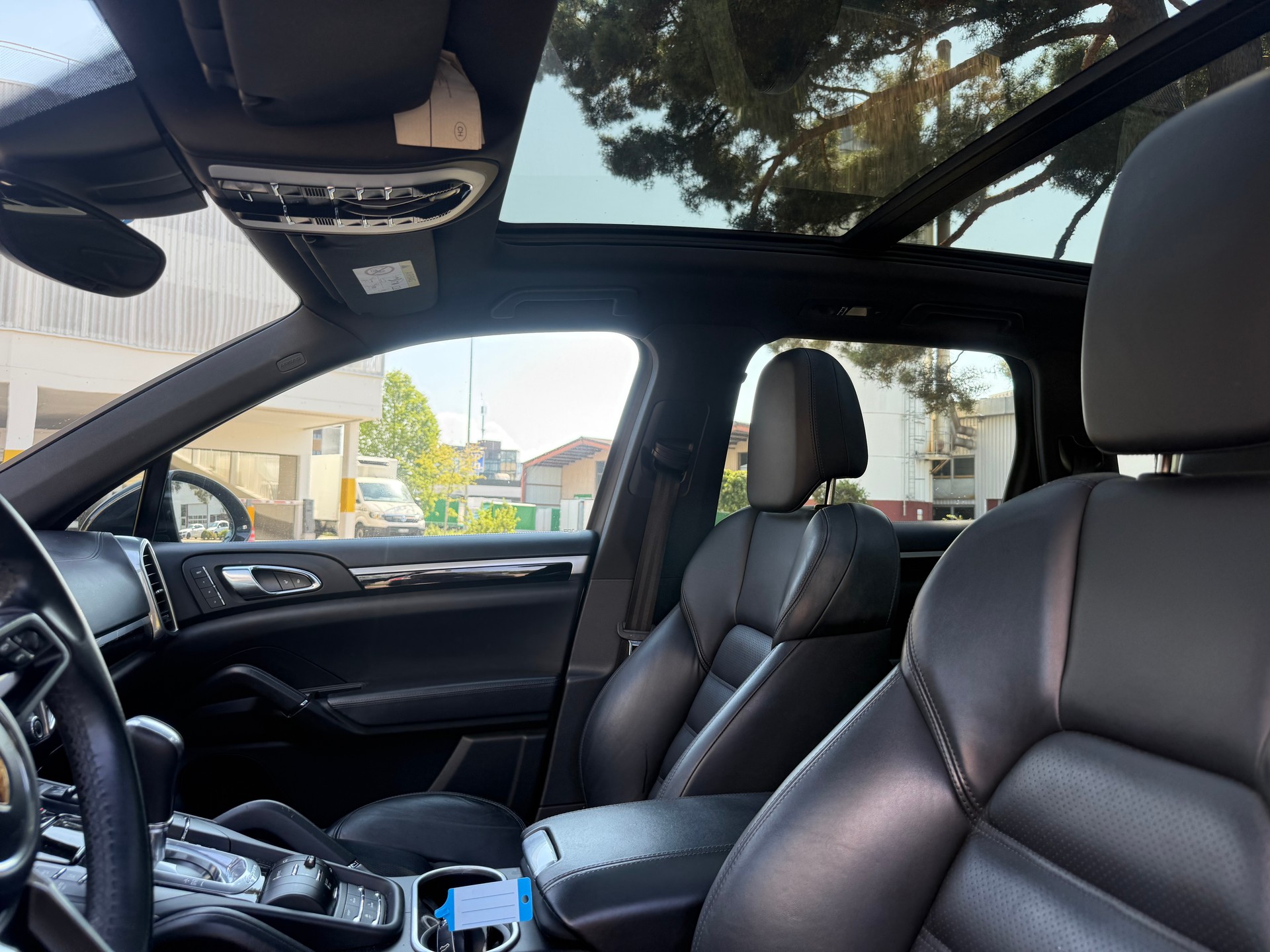 PORSCHE Cayenne S E-Hybrid-image-9