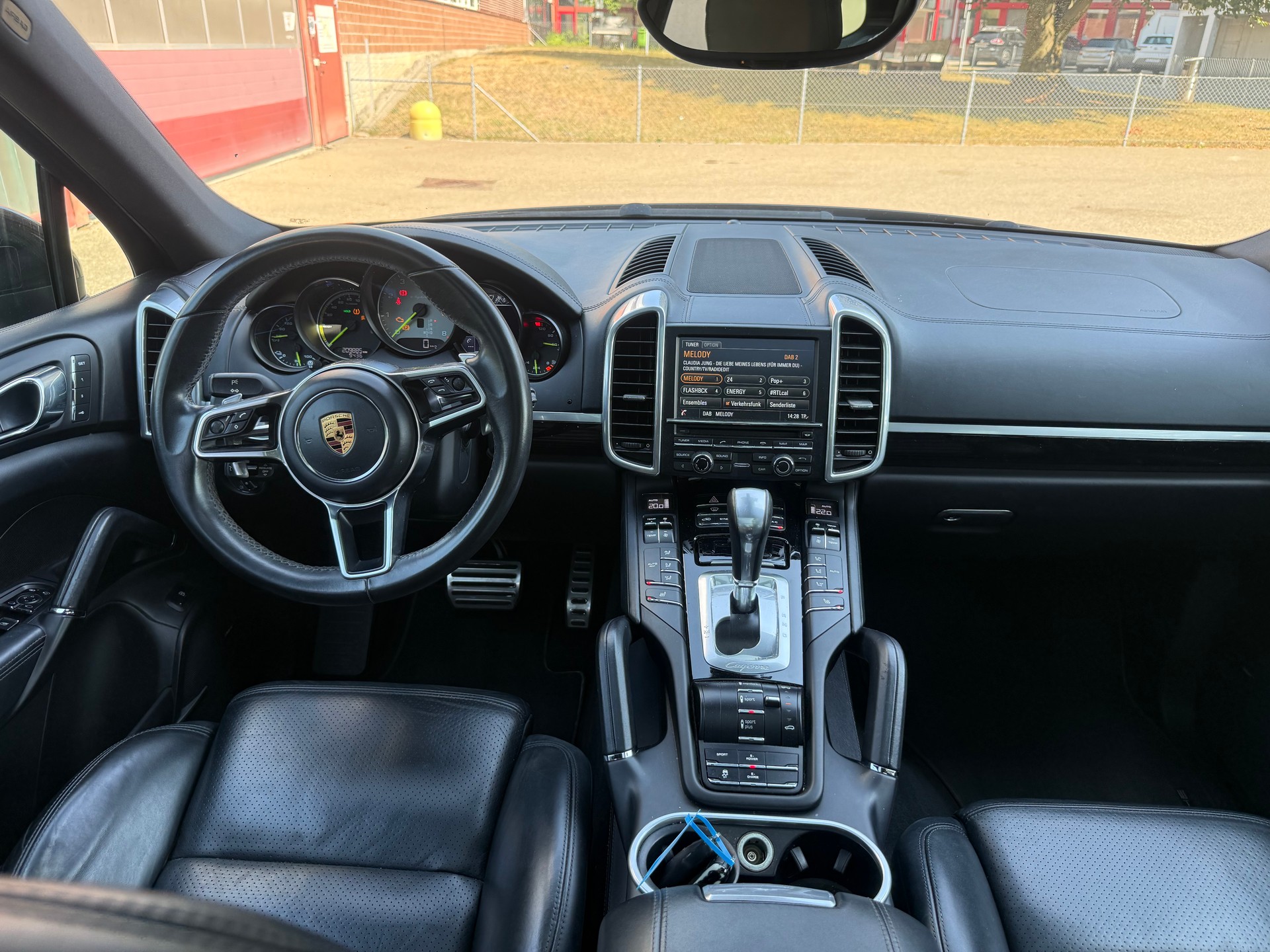 PORSCHE Cayenne S E-Hybrid-image-7