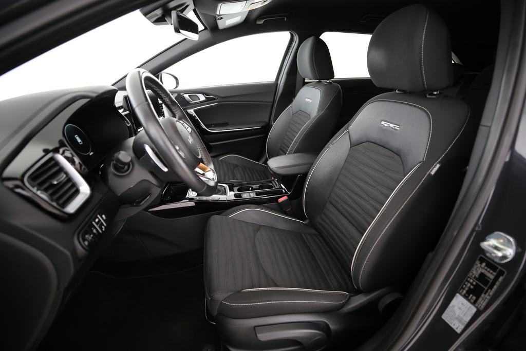 KIA Ceed SW 1.5 T-GDi MHEV GT-Line-image-3
